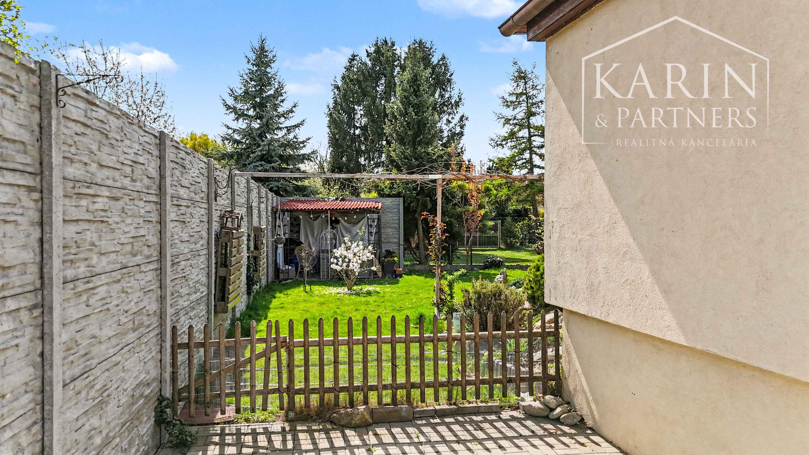 RODINNÝ DOM PRI DUNAJI S DOVOLENKOVOU ATMOSFÉROU - HAMULIAKOVO