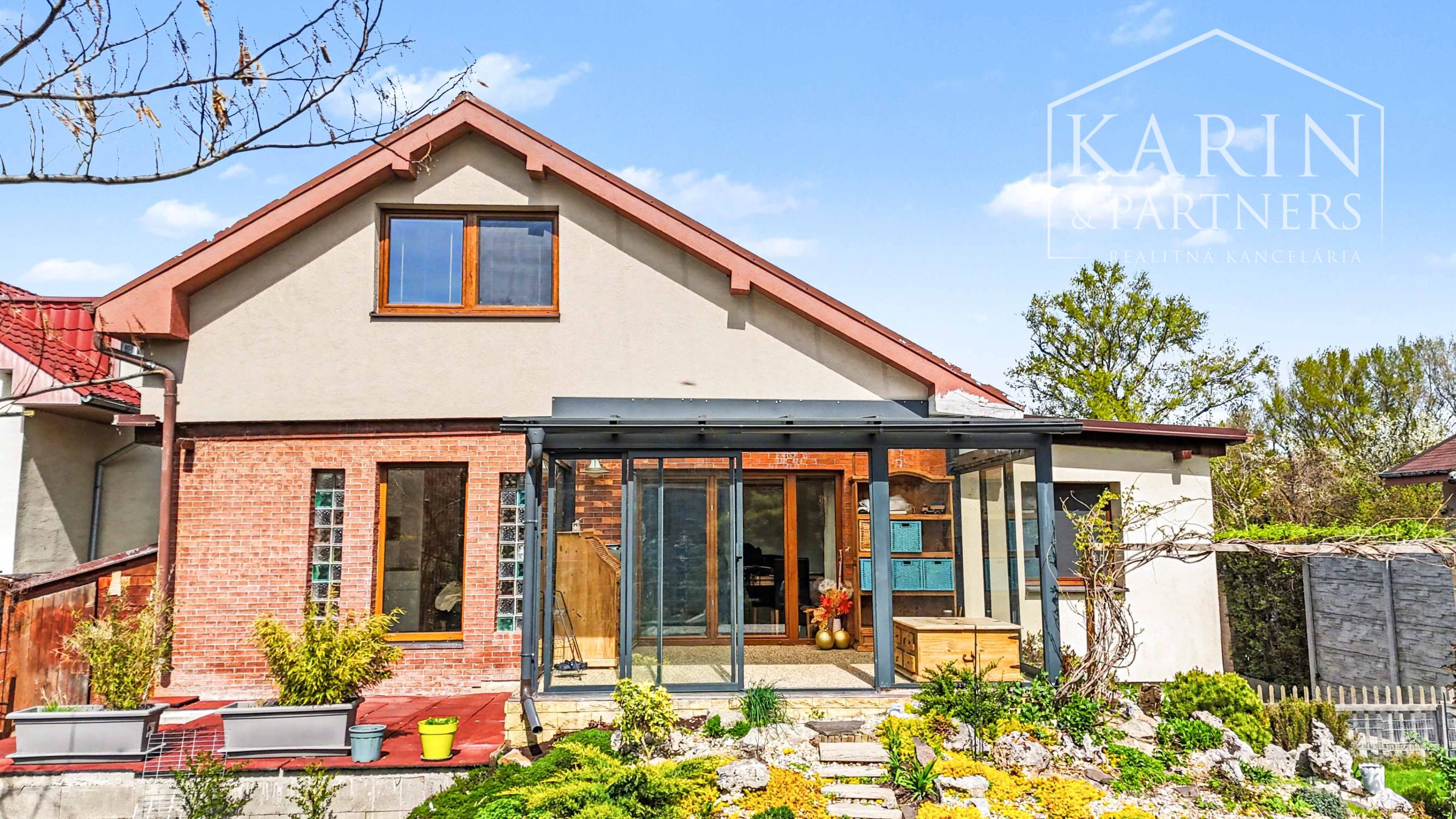 RODINNÝ DOM PRI DUNAJI S DOVOLENKOVOU ATMOSFÉROU - HAMULIAKOVO