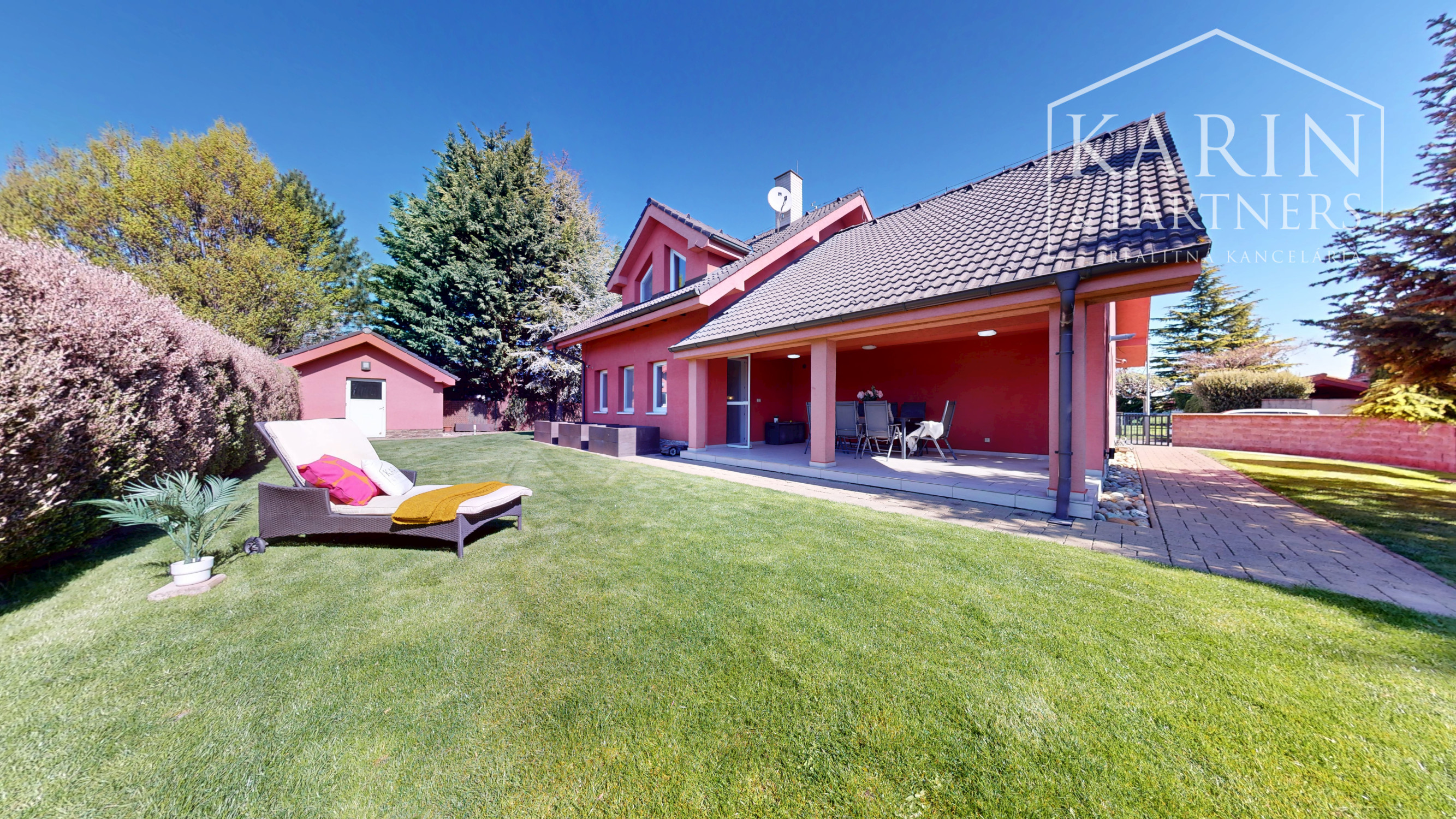 PRIESTRANNÝ 5I RODINNÝ DOM S DVOJGARÁŽOU A KRÁSNOU ZÁHRADOU