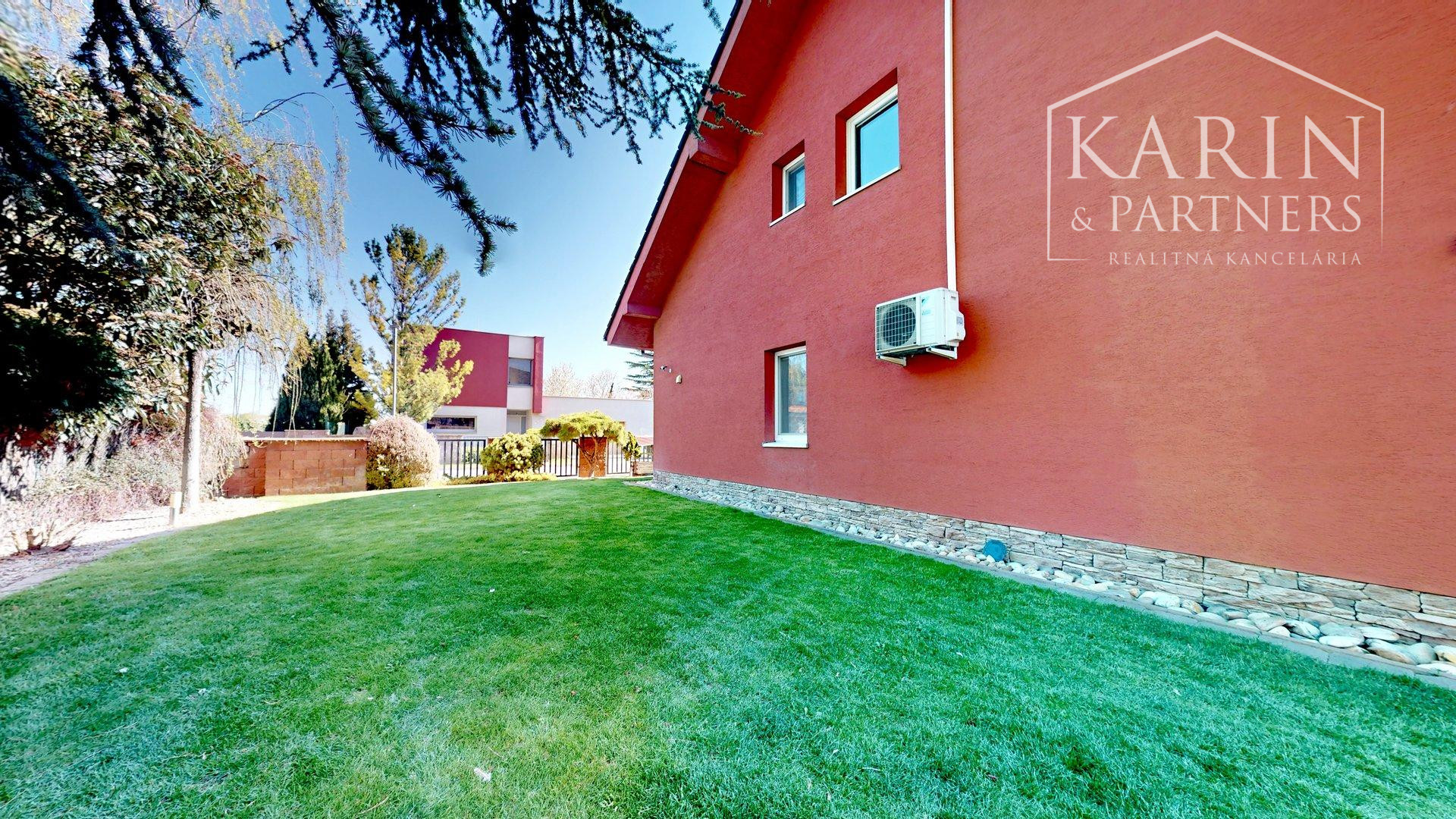 PRIESTRANNÝ 5I RODINNÝ DOM S DVOJGARÁŽOU A KRÁSNOU ZÁHRADOU