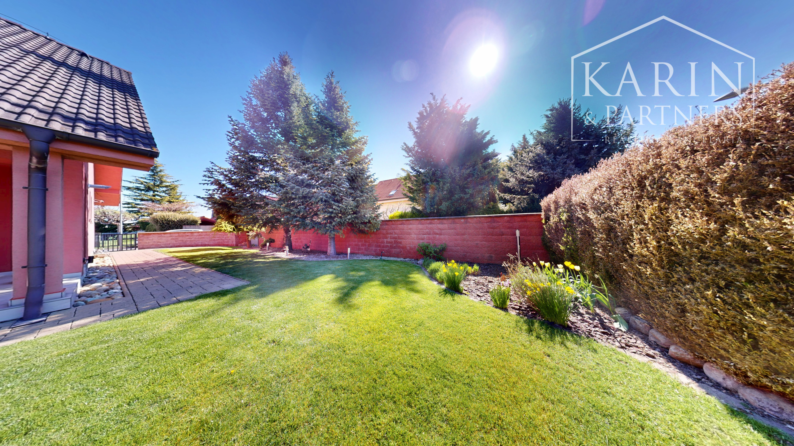 PRIESTRANNÝ 5I RODINNÝ DOM S DVOJGARÁŽOU A KRÁSNOU ZÁHRADOU