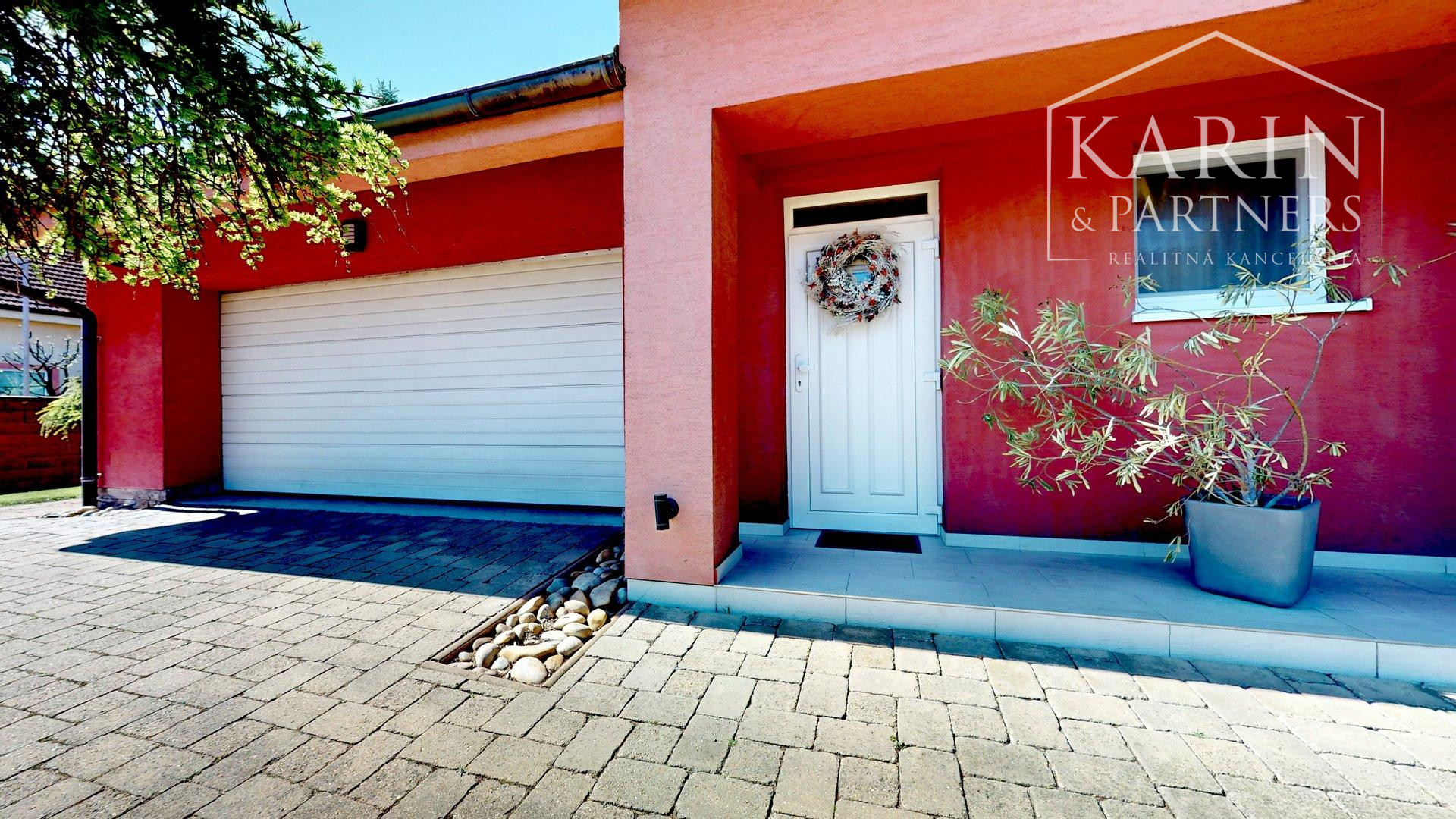 PRIESTRANNÝ 5I RODINNÝ DOM S DVOJGARÁŽOU A KRÁSNOU ZÁHRADOU