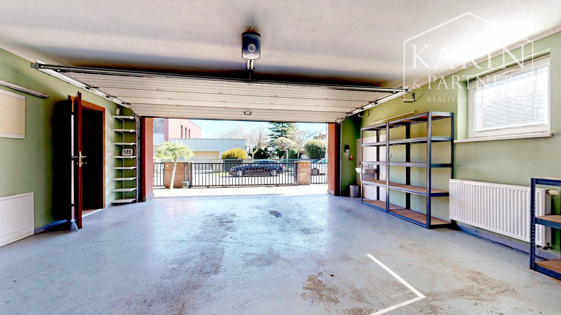 PRIESTRANNÝ 5I RODINNÝ DOM S DVOJGARÁŽOU A KRÁSNOU ZÁHRADOU