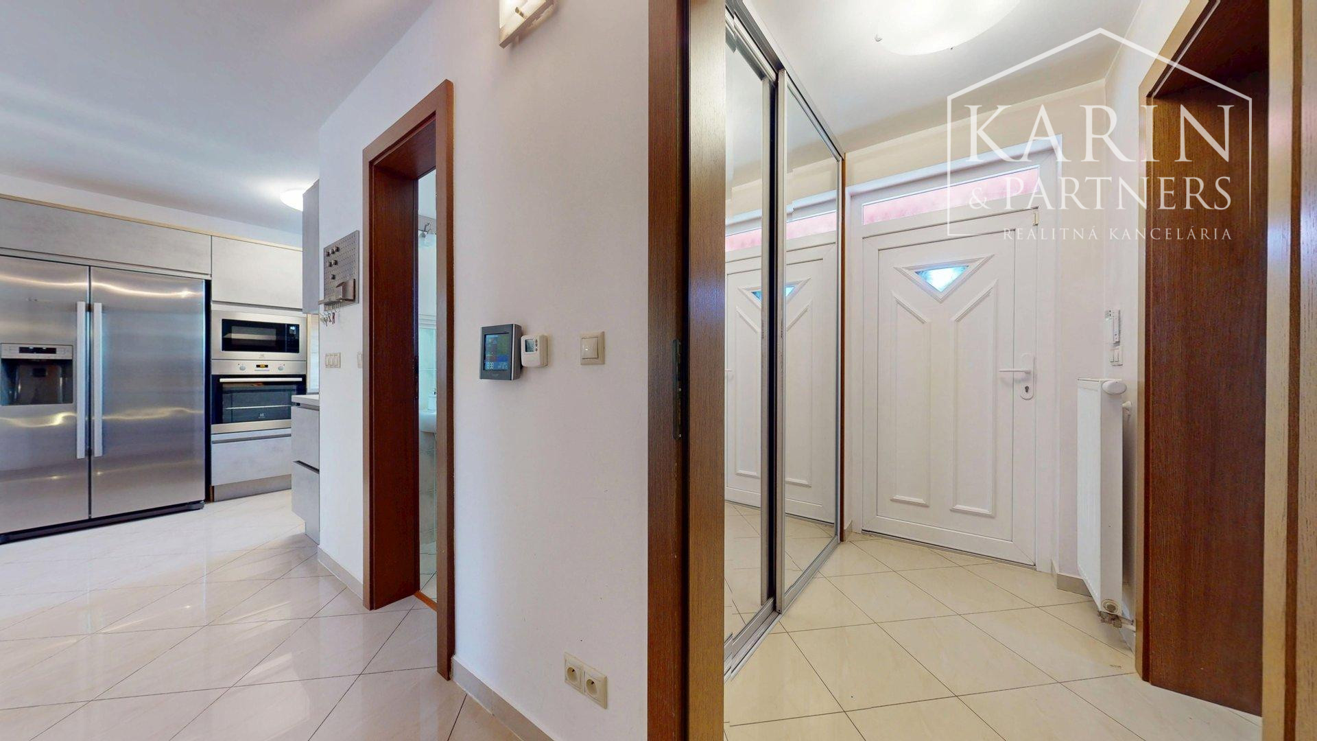 PRIESTRANNÝ 5I RODINNÝ DOM S DVOJGARÁŽOU A KRÁSNOU ZÁHRADOU