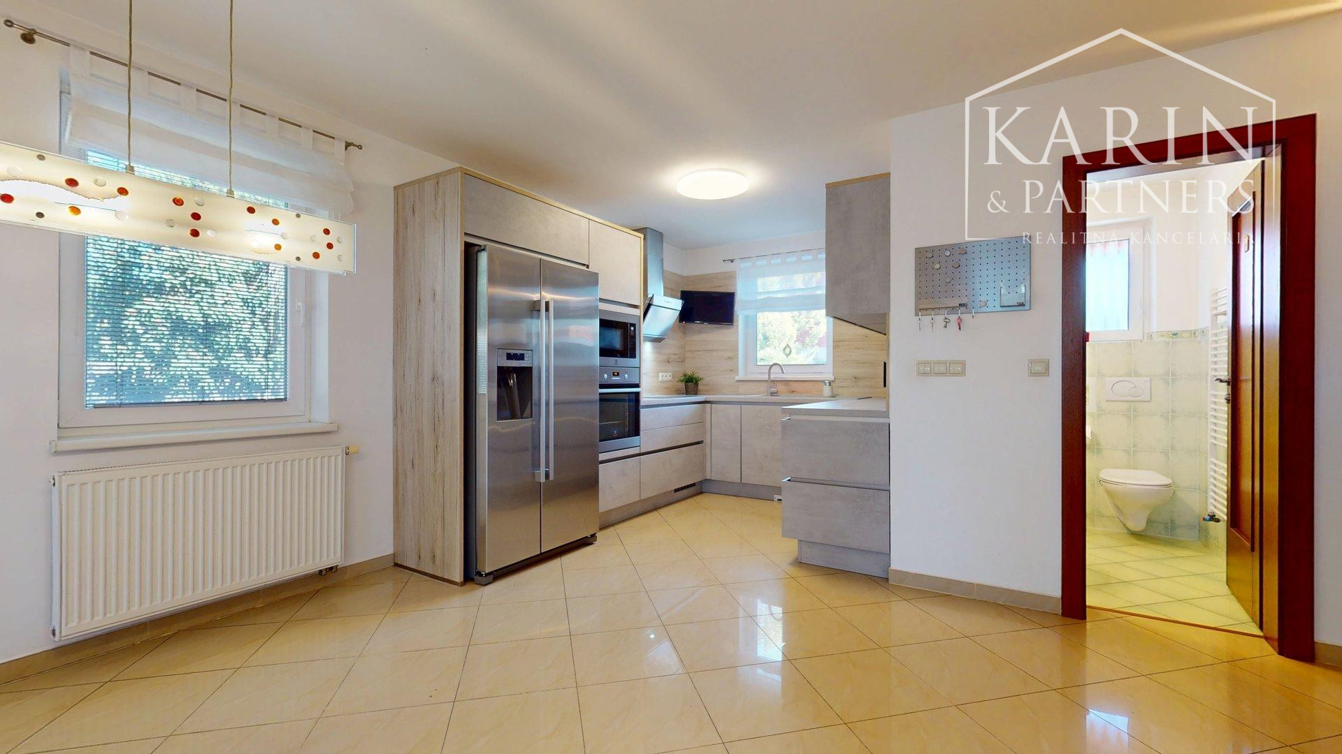 PRIESTRANNÝ 5I RODINNÝ DOM S DVOJGARÁŽOU A KRÁSNOU ZÁHRADOU