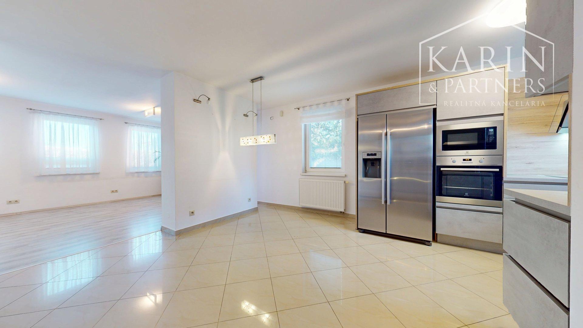 PRIESTRANNÝ 5I RODINNÝ DOM S DVOJGARÁŽOU A KRÁSNOU ZÁHRADOU