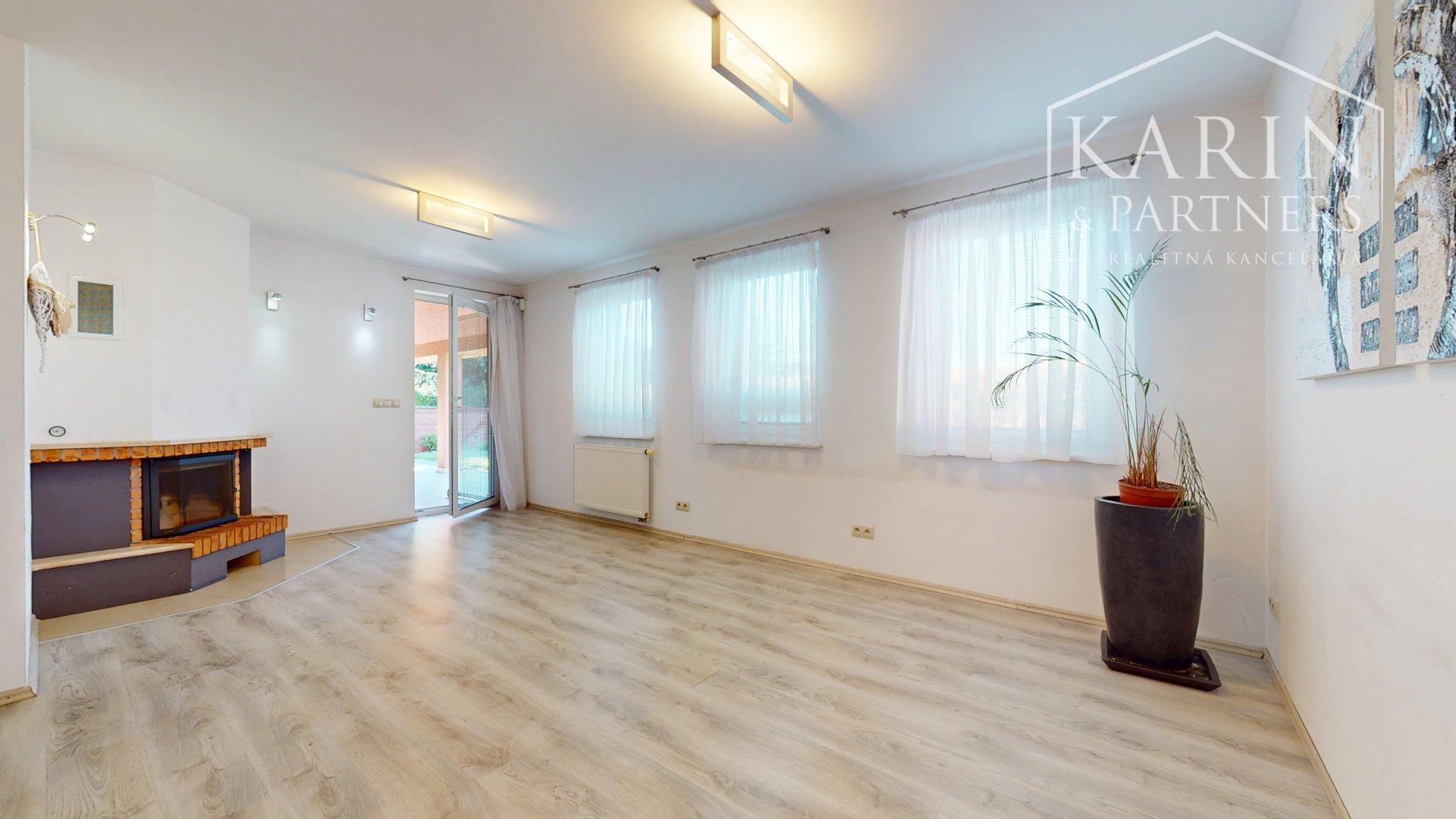 PRIESTRANNÝ 5I RODINNÝ DOM S DVOJGARÁŽOU A KRÁSNOU ZÁHRADOU