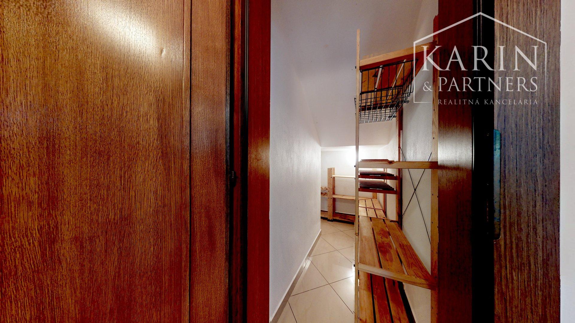 PRIESTRANNÝ 5I RODINNÝ DOM S DVOJGARÁŽOU A KRÁSNOU ZÁHRADOU