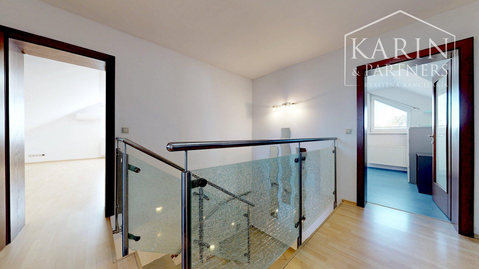 PRIESTRANNÝ 5I RODINNÝ DOM S DVOJGARÁŽOU A KRÁSNOU ZÁHRADOU