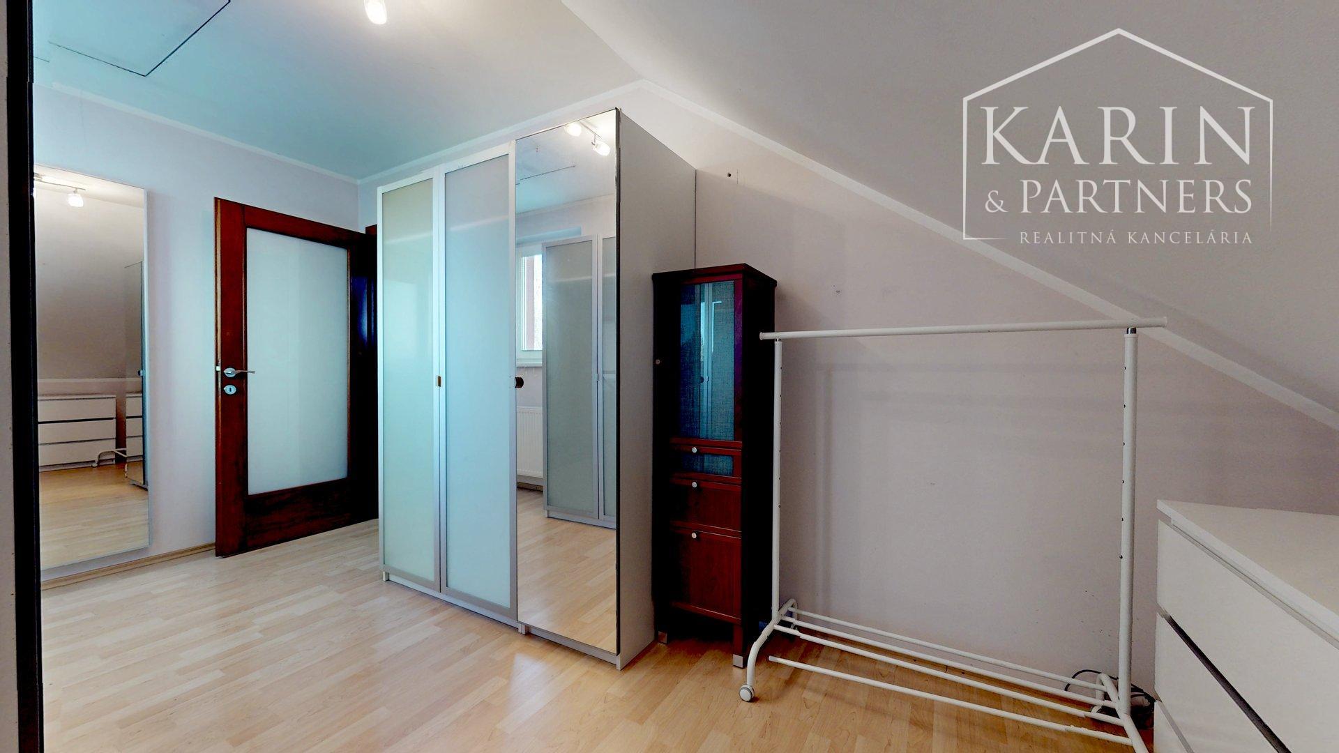 PRIESTRANNÝ 5I RODINNÝ DOM S DVOJGARÁŽOU A KRÁSNOU ZÁHRADOU