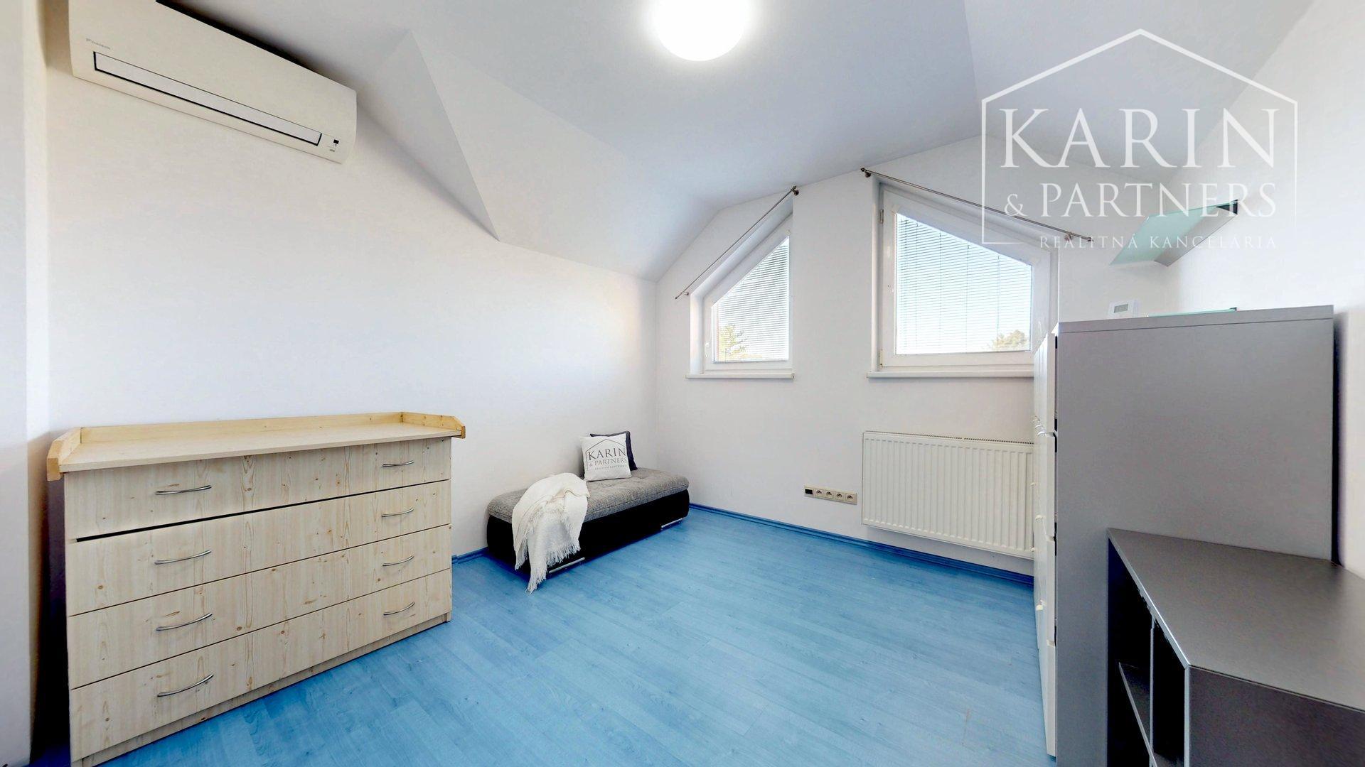 PRIESTRANNÝ 5I RODINNÝ DOM S DVOJGARÁŽOU A KRÁSNOU ZÁHRADOU