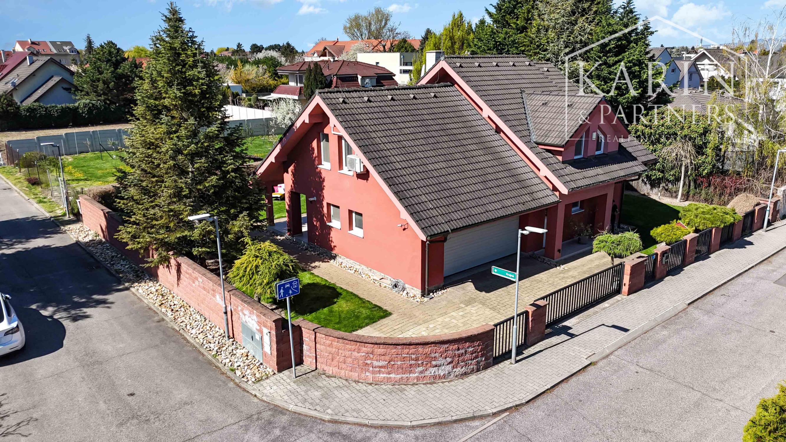 PRIESTRANNÝ 5I RODINNÝ DOM S DVOJGARÁŽOU A KRÁSNOU ZÁHRADOU