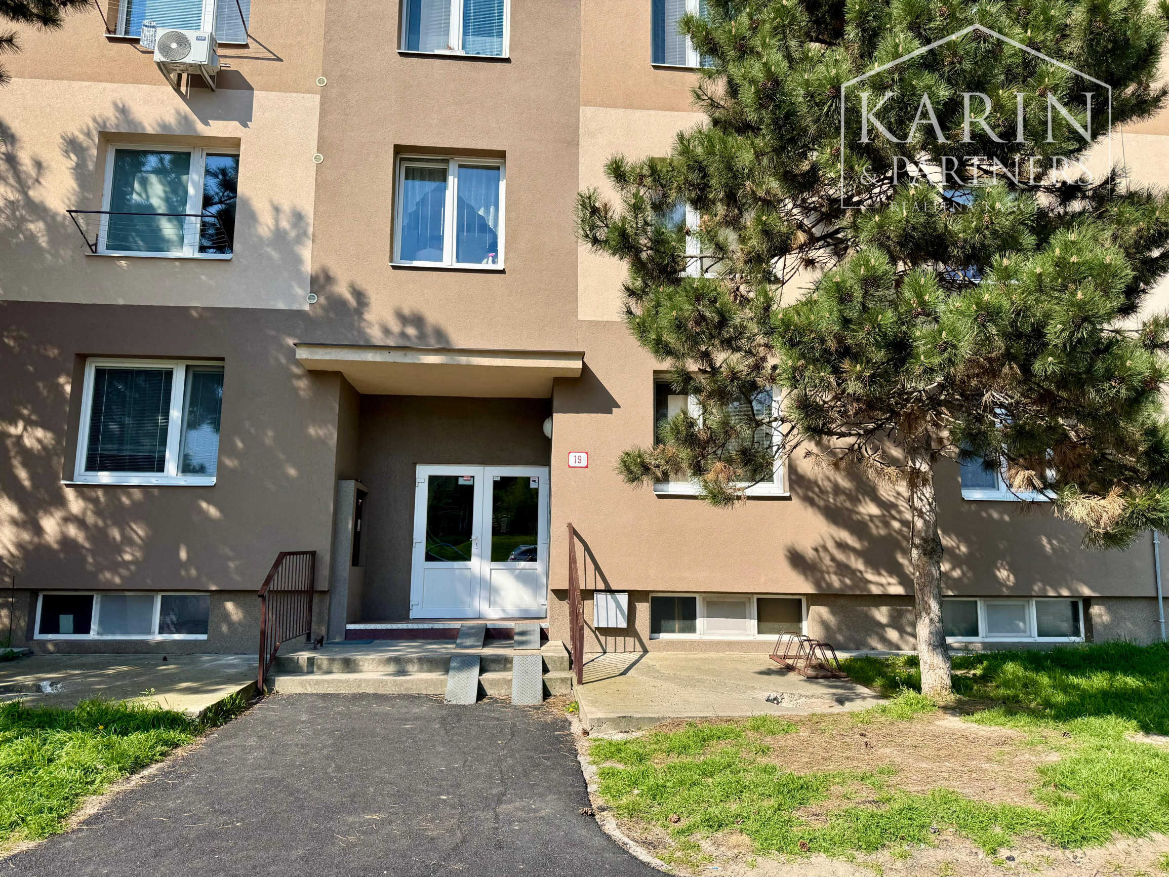 2i ZARIADENÝ BYT NA PRENÁJOM, SNP, HOLÍČ