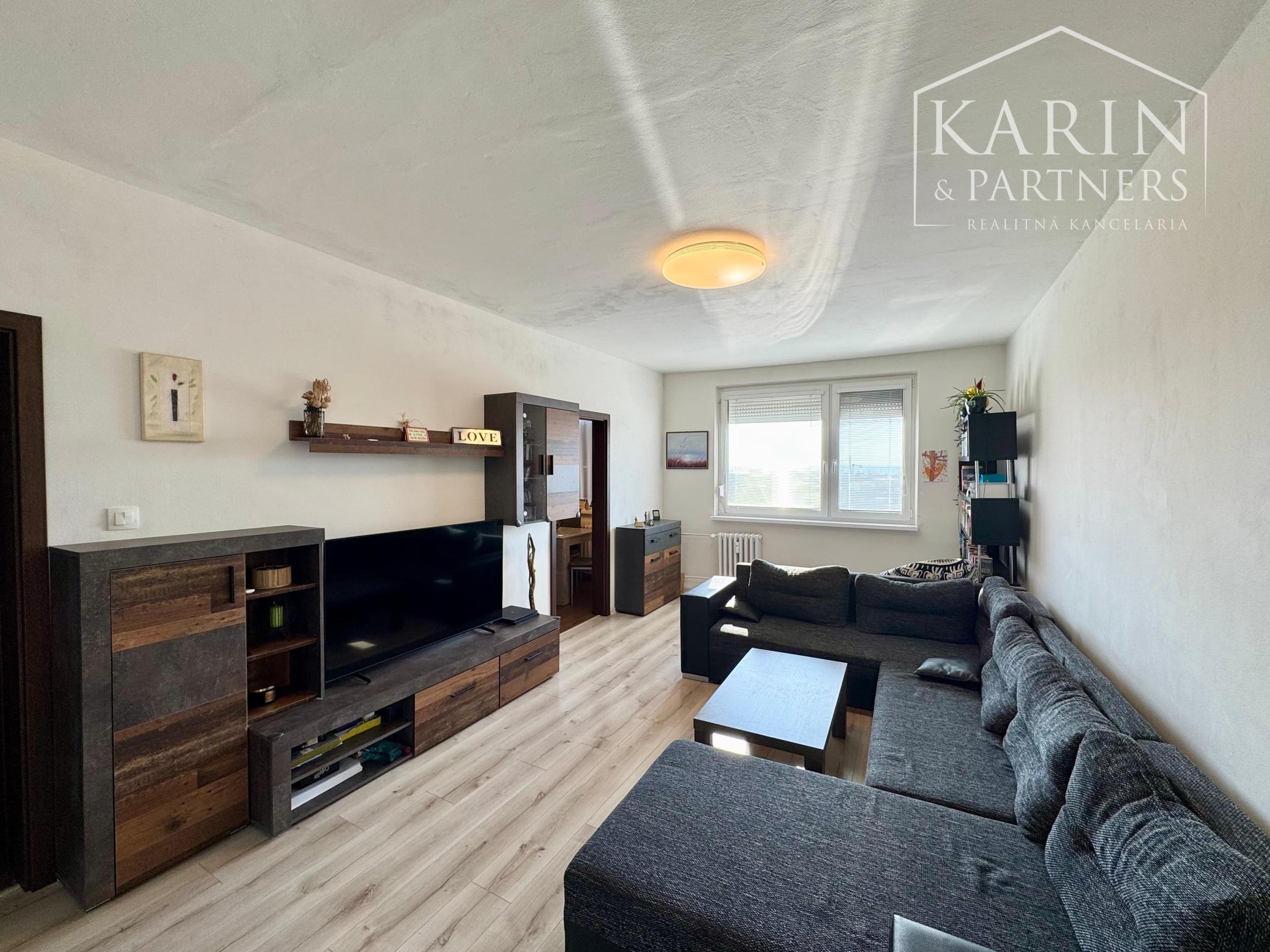 ZREKONŠTRUOVANÝ A ZARIADENÝ 3+1 BYT S LOGGIOU, SKALICA