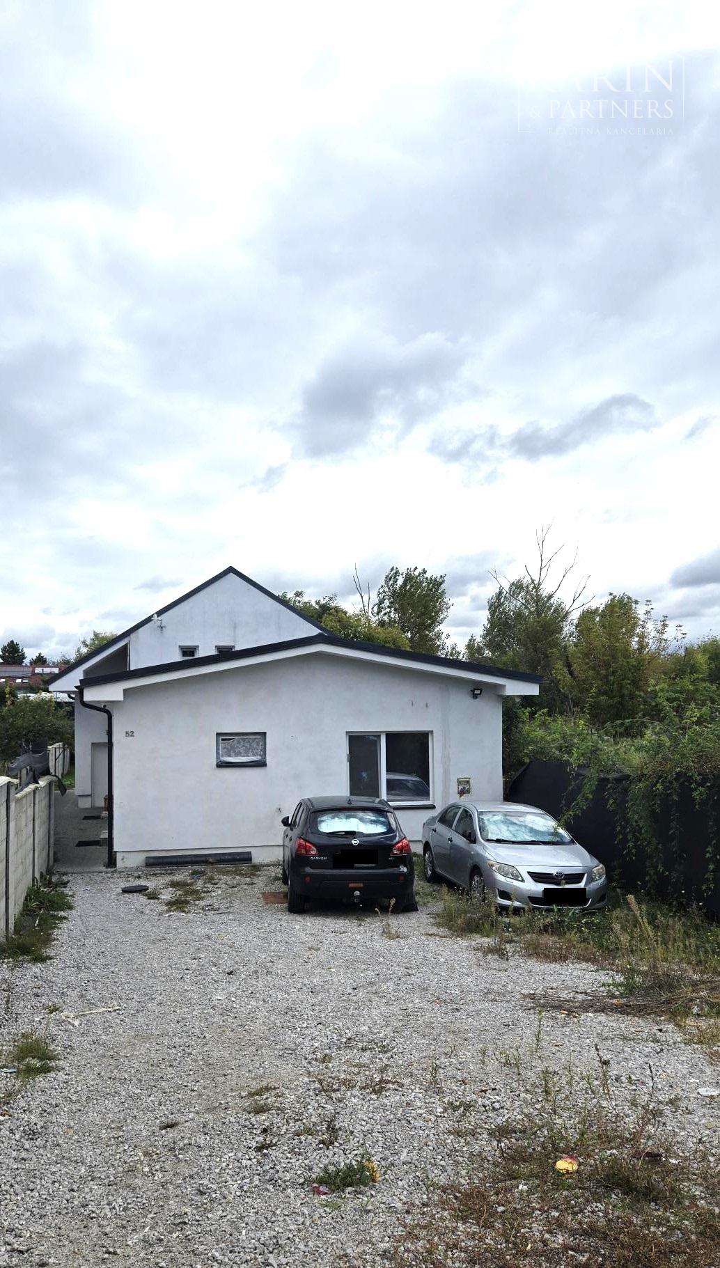 Predaj - Rodinný dom so 5 bytovými jednotkami - Senec. Investícia/podnikanie