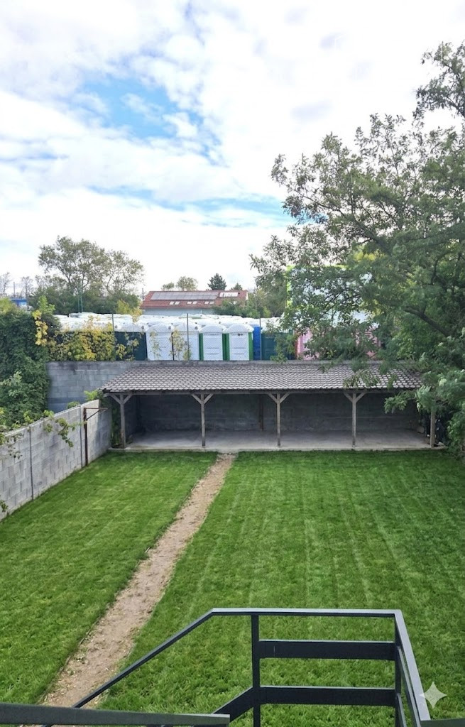 Predaj - Rodinný dom so 5 bytovými jednotkami - Senec. Investícia/podnikanie