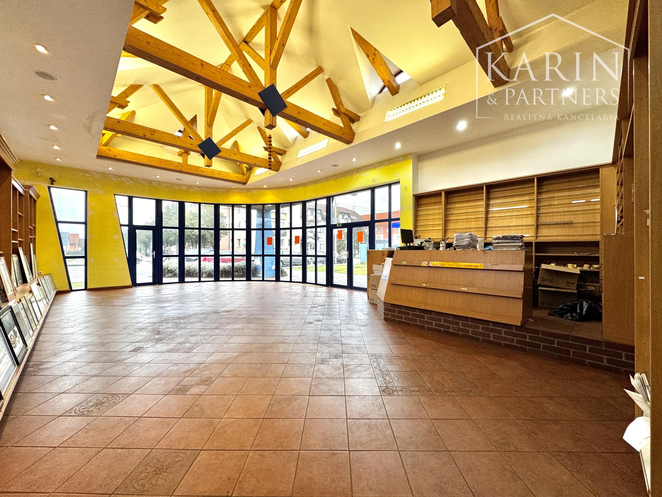 Výnimočná ponuka predaja budovy býv. kníhkupectva, Holíč - Kátovská ul.