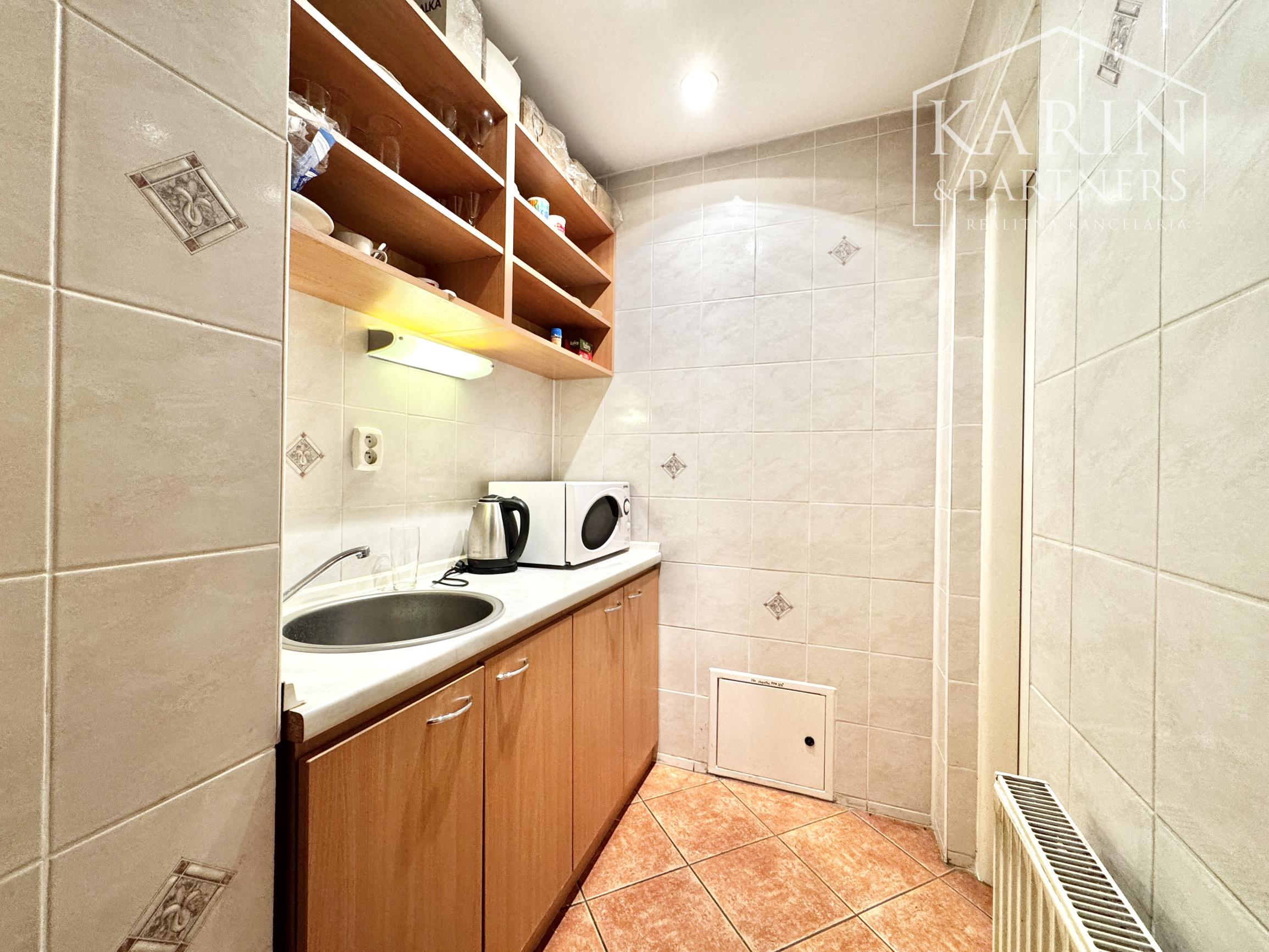 Výnimočná ponuka predaja budovy býv. kníhkupectva, Holíč - Kátovská ul.