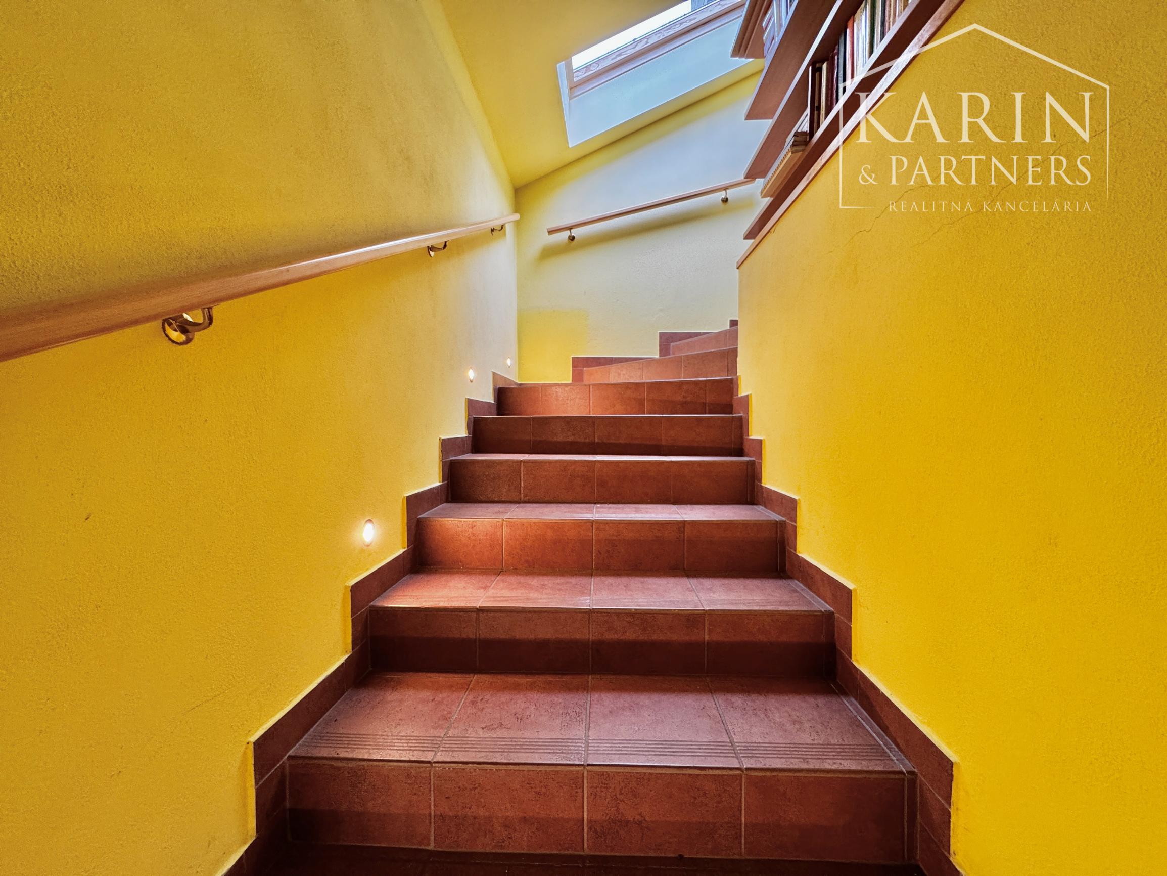 Výnimočná ponuka predaja budovy býv. kníhkupectva, Holíč - Kátovská ul.