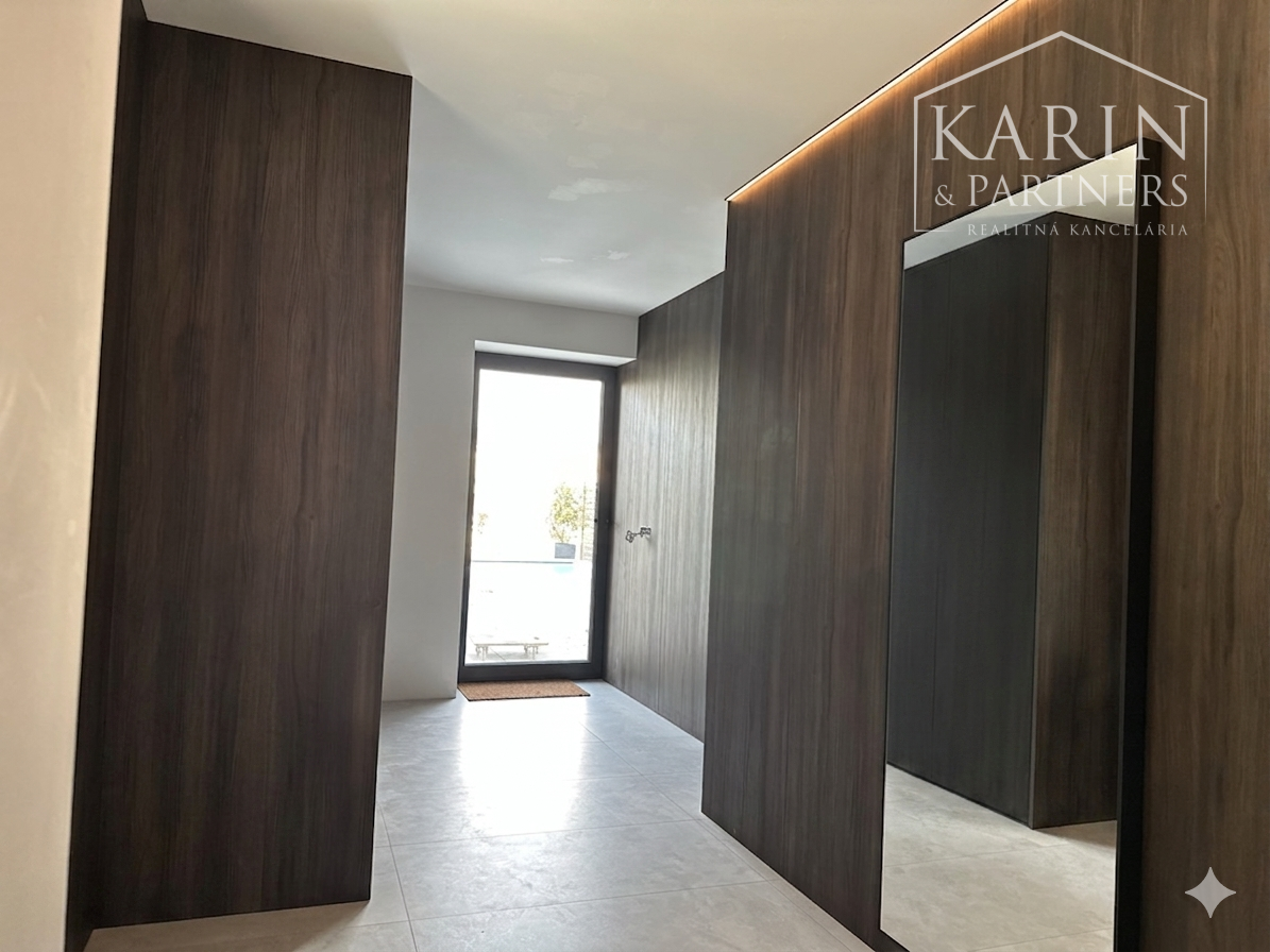 Vila pri Horskom parku s bazénom