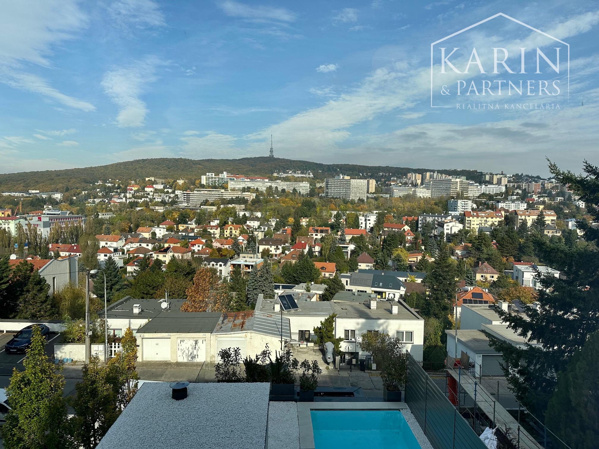 Vila s bazénom pri Horskom parku na prenájom