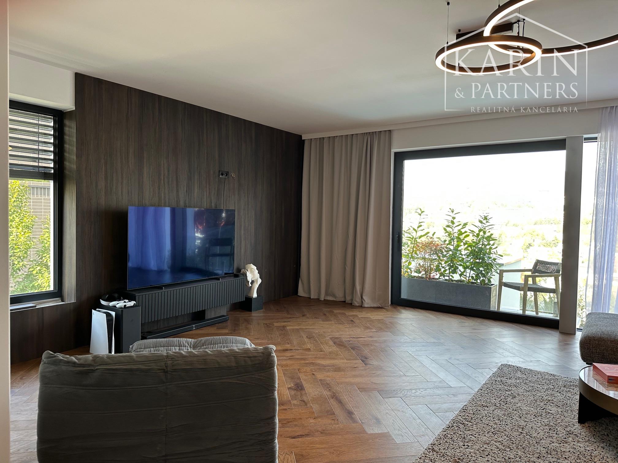 Vila pri Horskom parku s bazénom