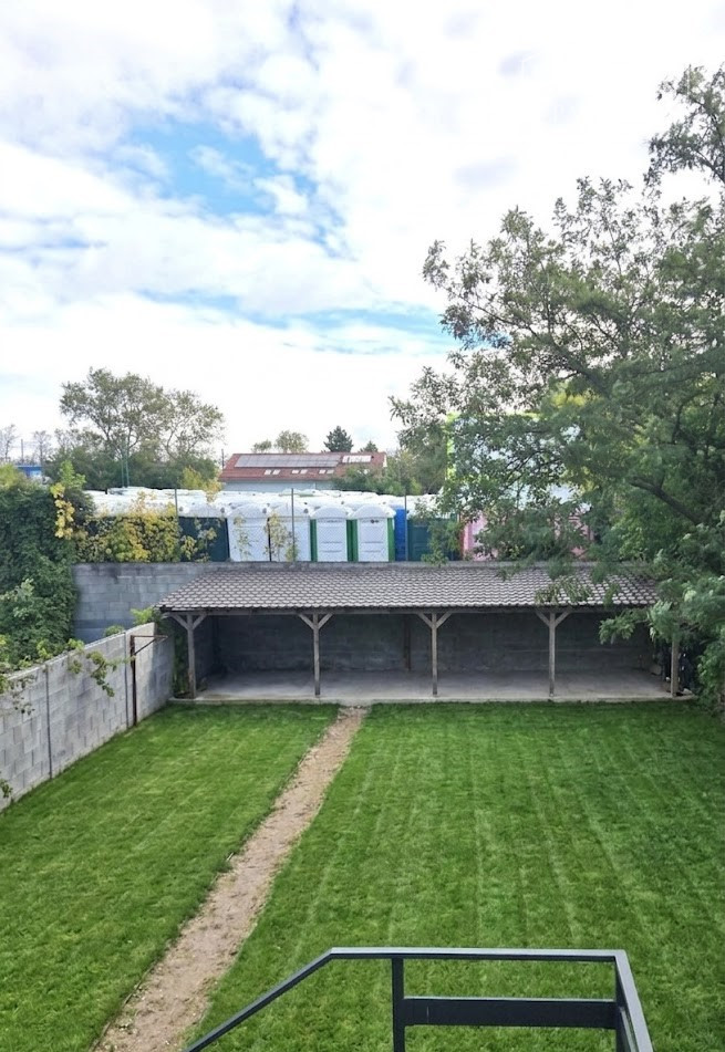 Predaj - Rodinný dom so 5 bytovými jednotkami - Senec. Investícia/podnikanie