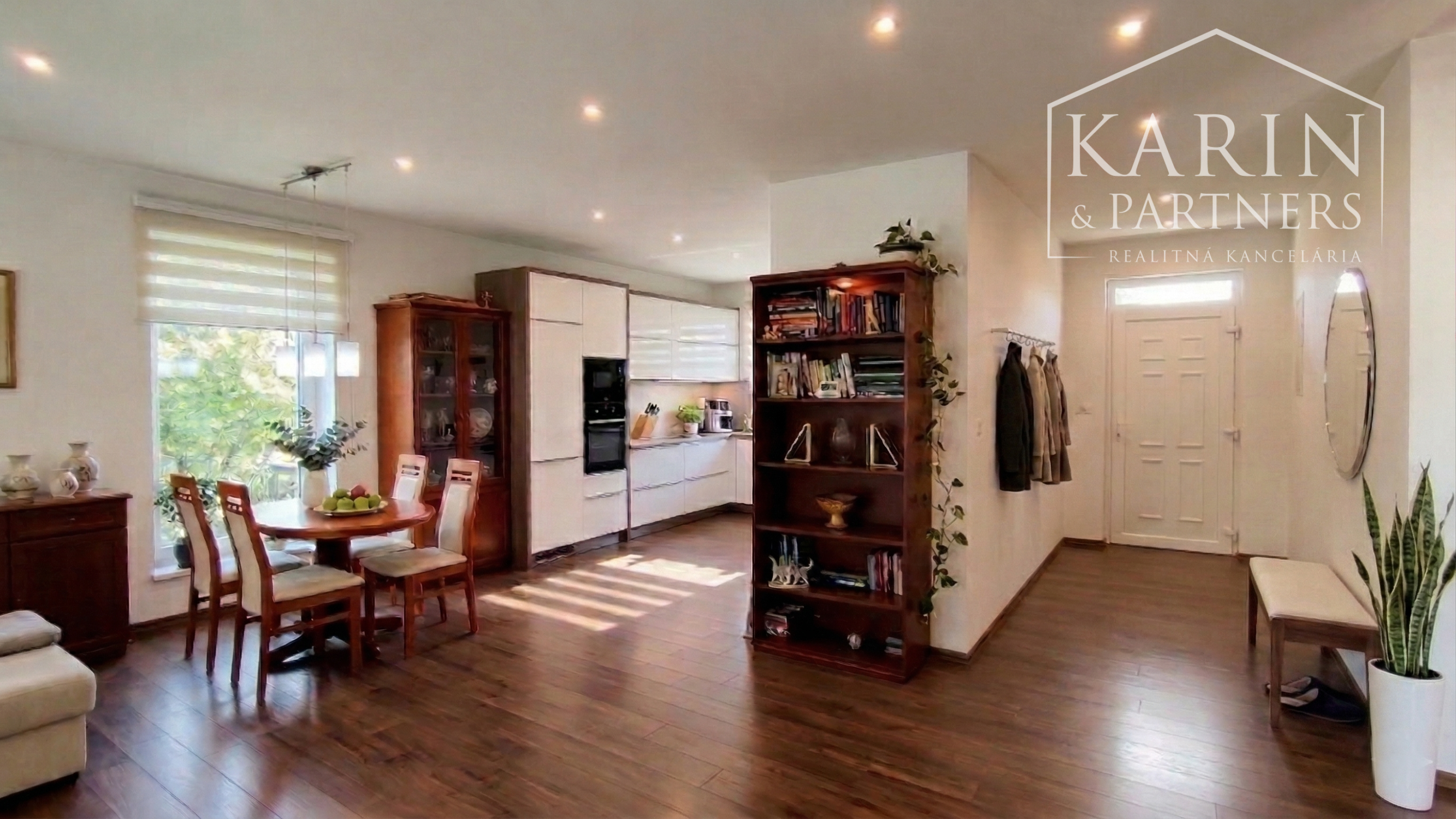 Na predaj novostavba rodinného domu s krásnym udržiavaným pozemkom, v súkromnou areáli, okolie Nových Zámkov