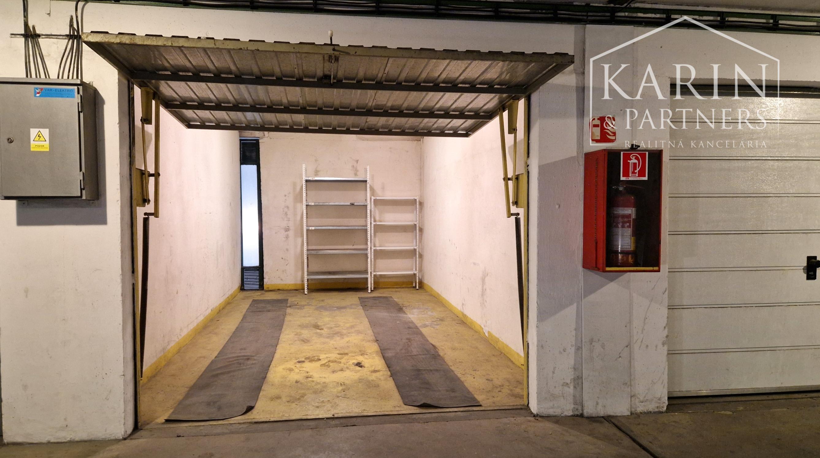 Samostatná garáž v garážovom dome – Lotyšská ul. Podunajské Biskupice