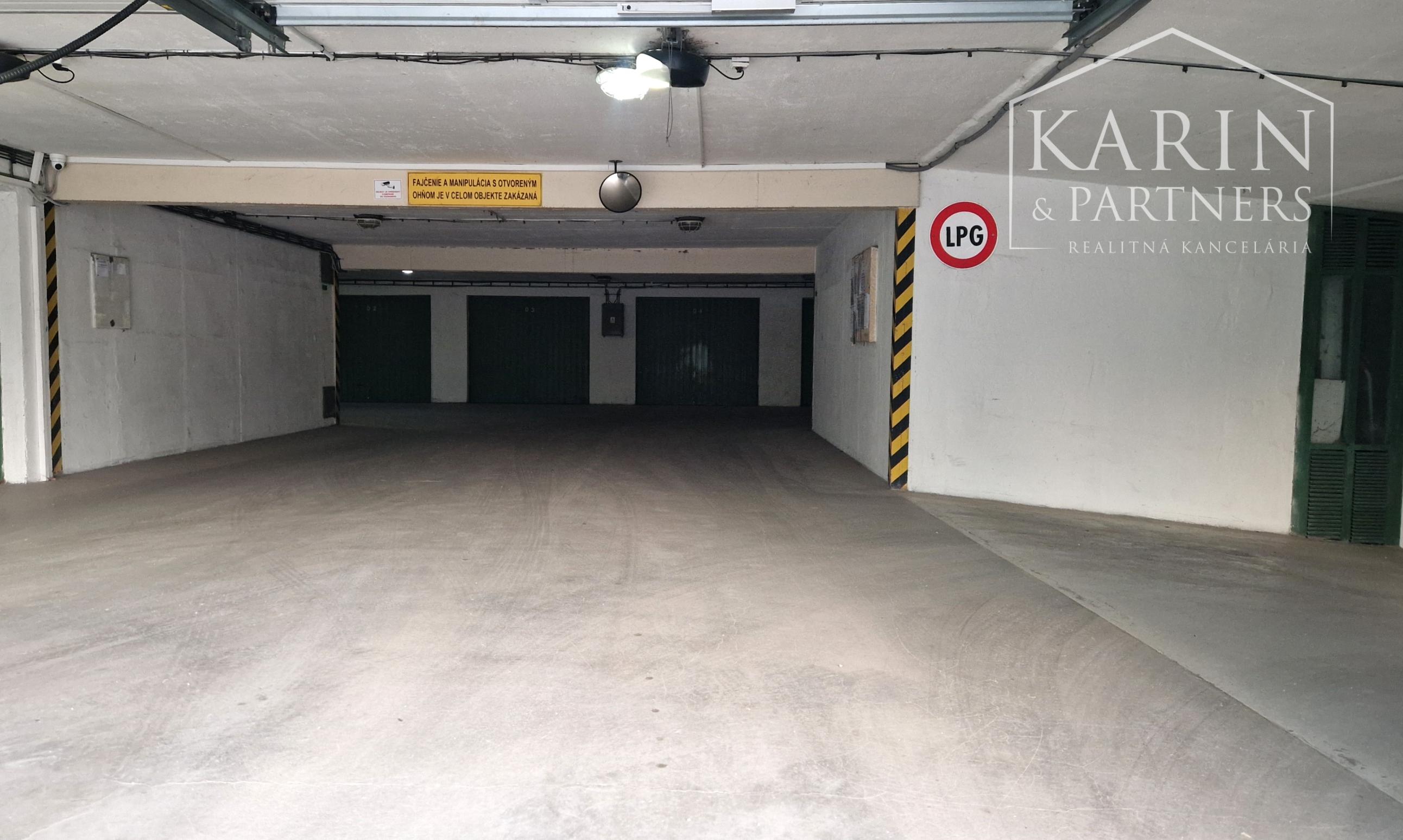 Samostatná garáž v garážovom dome – Lotyšská ul. Podunajské Biskupice