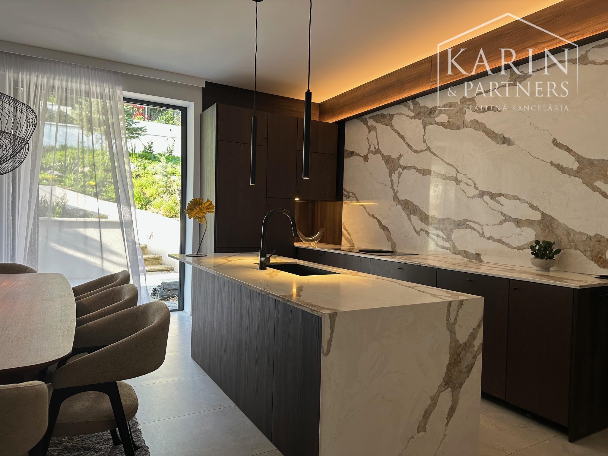 Vila pri Horskom parku s bazénom