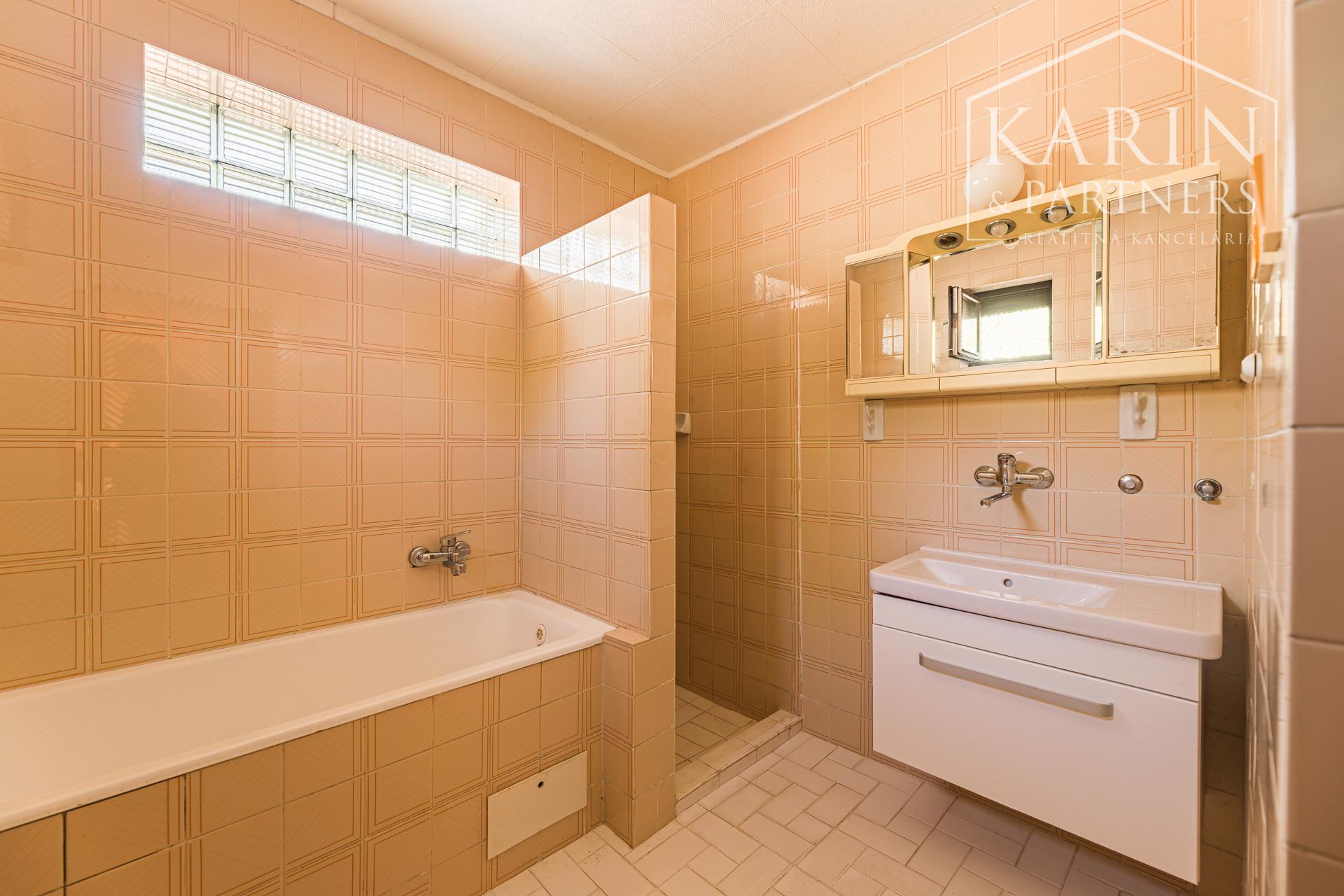 Výnimočný rodinný dom v tichej lokalite – Komárno, Nová Stráž