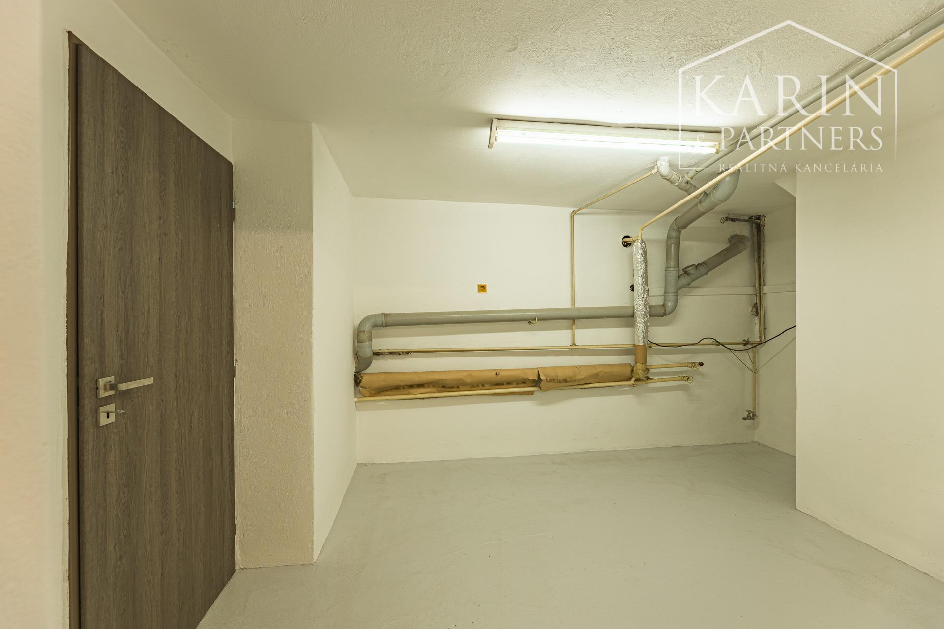 Výnimočný rodinný dom v tichej lokalite – Komárno, Nová Stráž