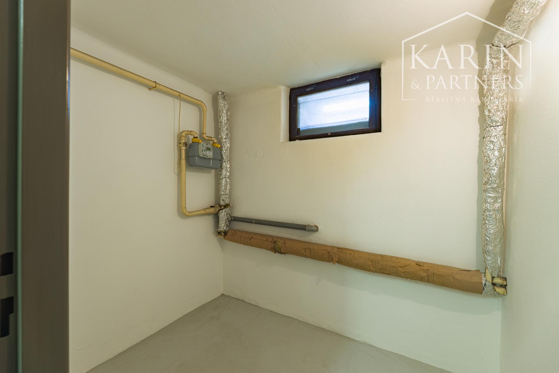 Výnimočný rodinný dom v tichej lokalite – Komárno, Nová Stráž