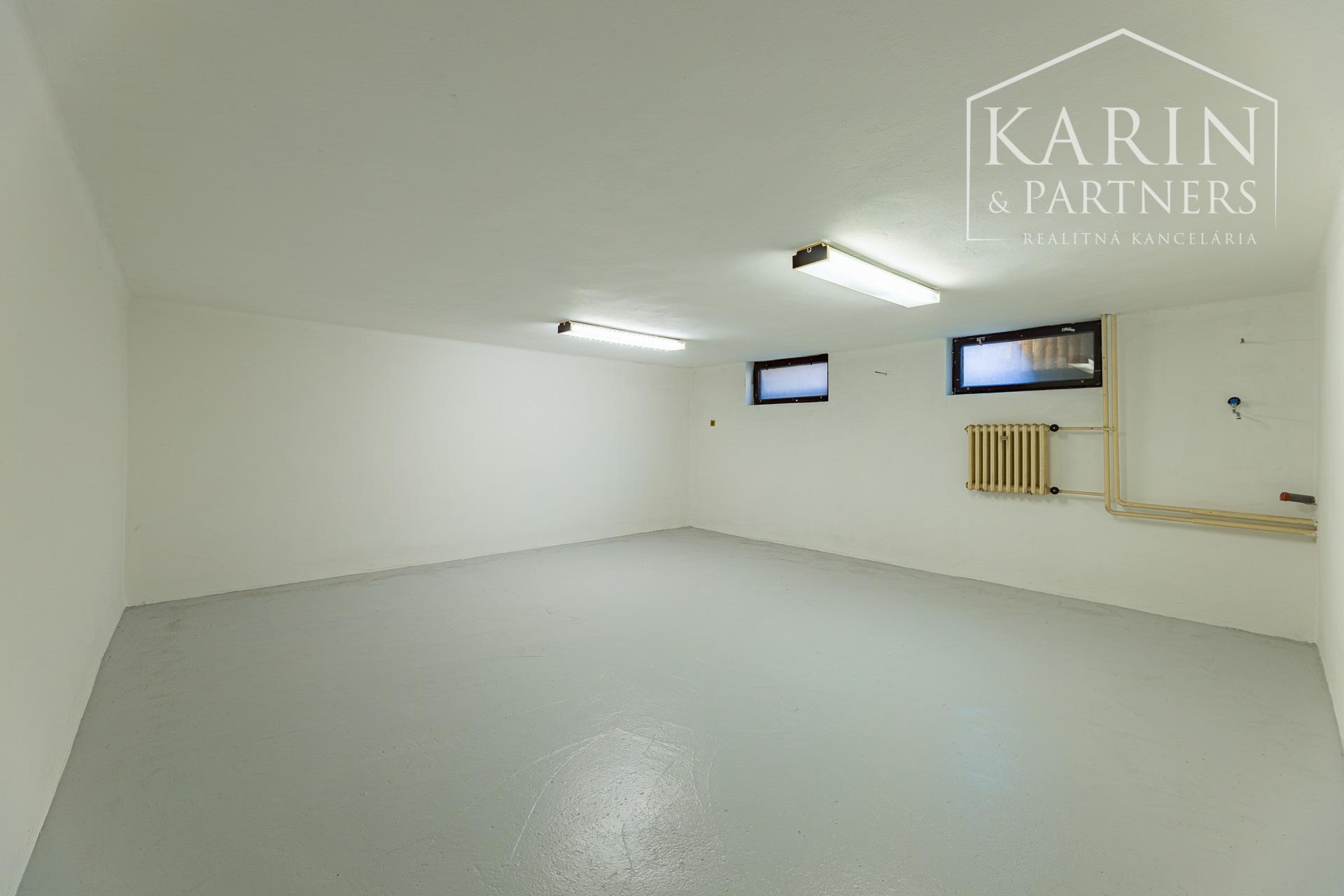 Výnimočný rodinný dom v tichej lokalite – Komárno, Nová Stráž