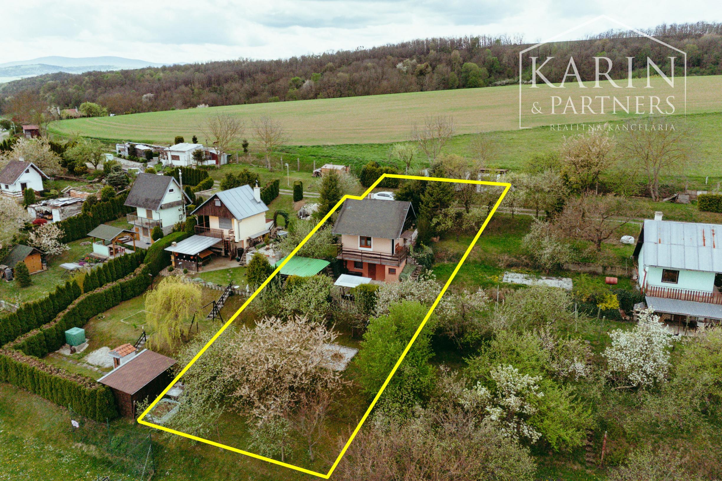 ZARIADENÁ MUROVANÁ CHATA S VÝHĽADOM – OSUSKÉ