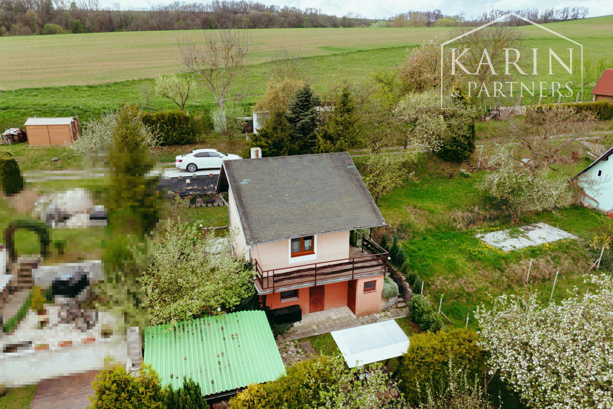 ZARIADENÁ MUROVANÁ CHATA S VÝHĽADOM – OSUSKÉ