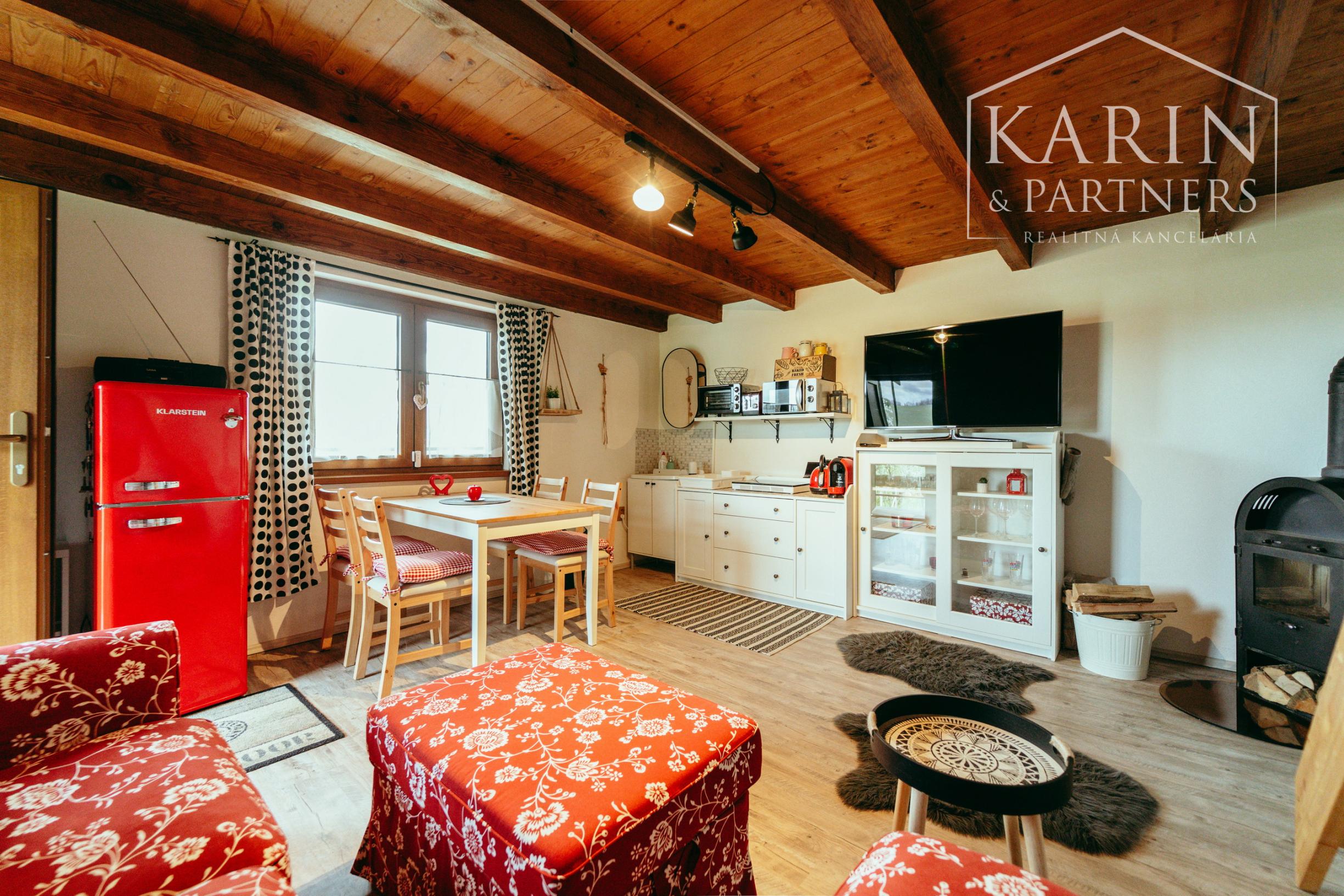 ZARIADENÁ MUROVANÁ CHATA S VÝHĽADOM – OSUSKÉ