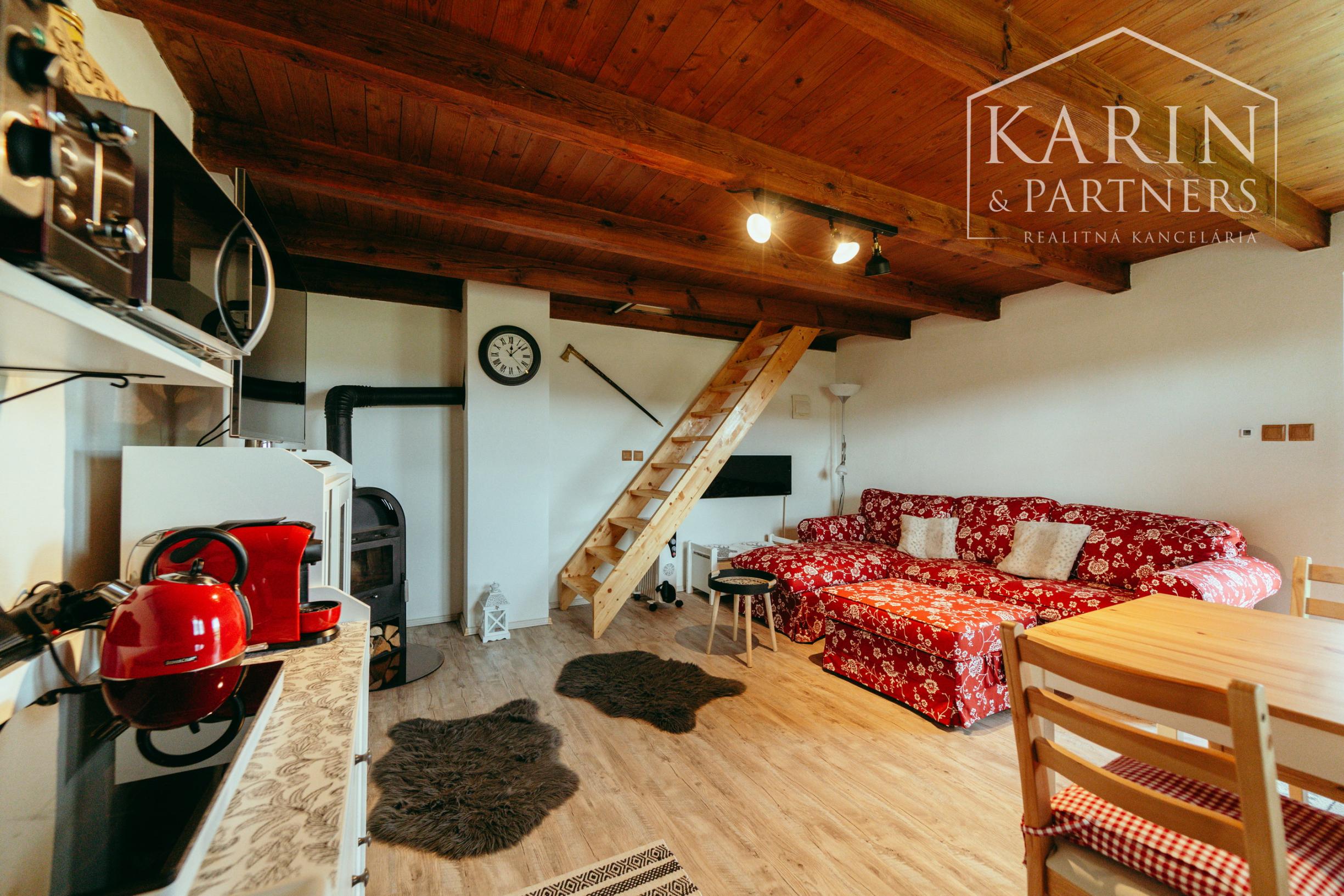 ZARIADENÁ MUROVANÁ CHATA S VÝHĽADOM – OSUSKÉ