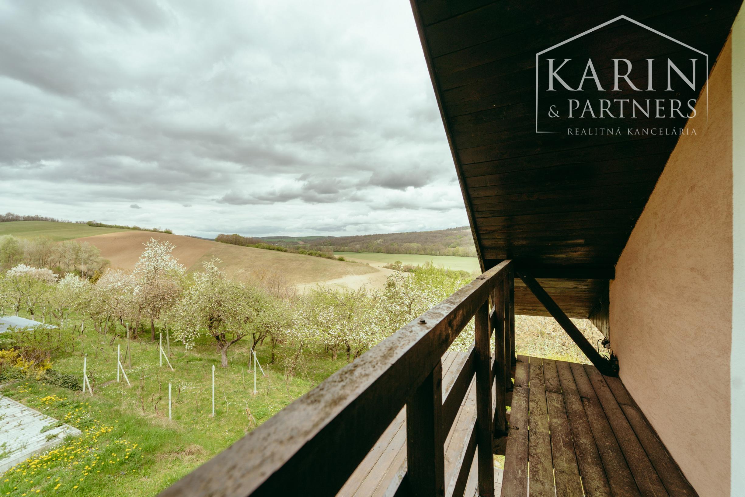 ZARIADENÁ MUROVANÁ CHATA S VÝHĽADOM – OSUSKÉ