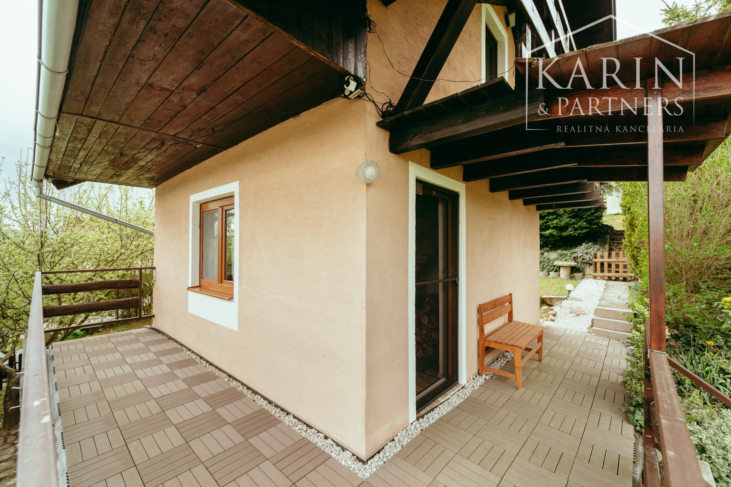 ZARIADENÁ MUROVANÁ CHATA S VÝHĽADOM – OSUSKÉ