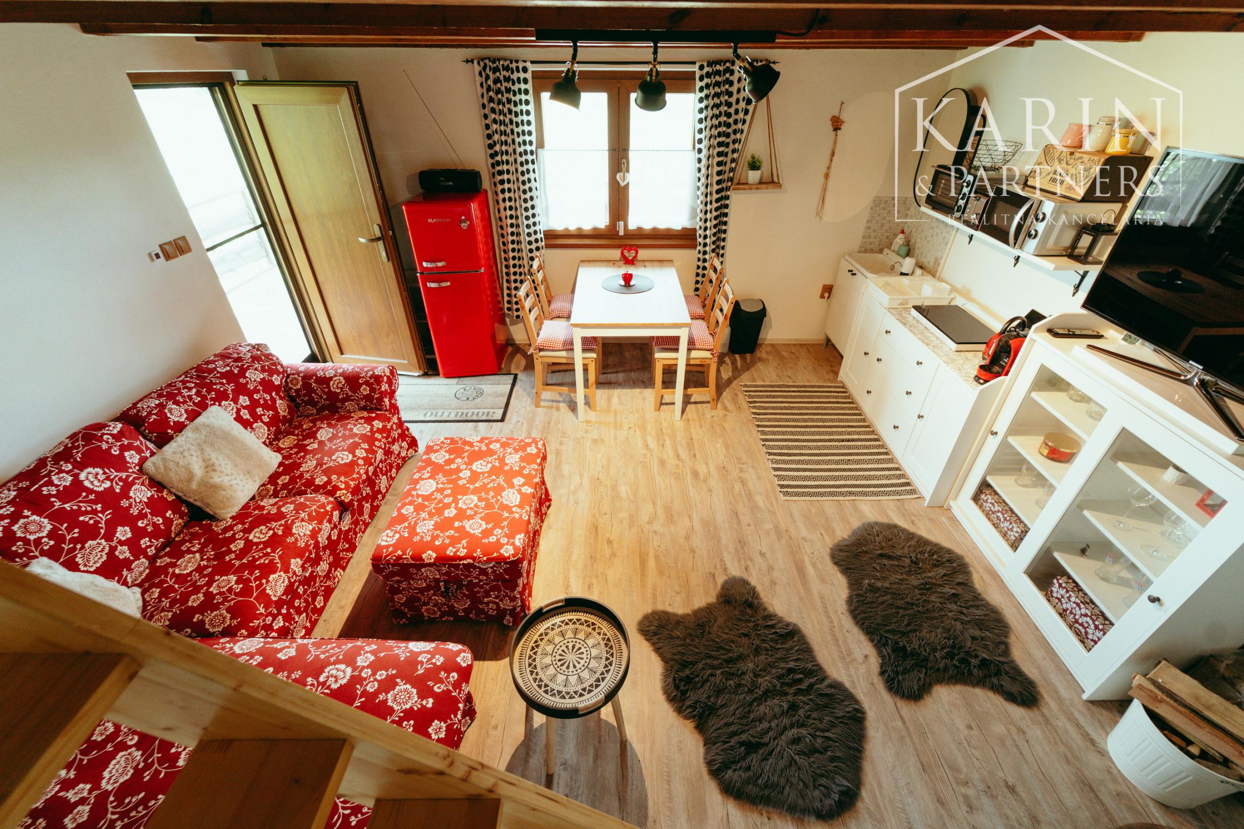 ZARIADENÁ MUROVANÁ CHATA S VÝHĽADOM – OSUSKÉ