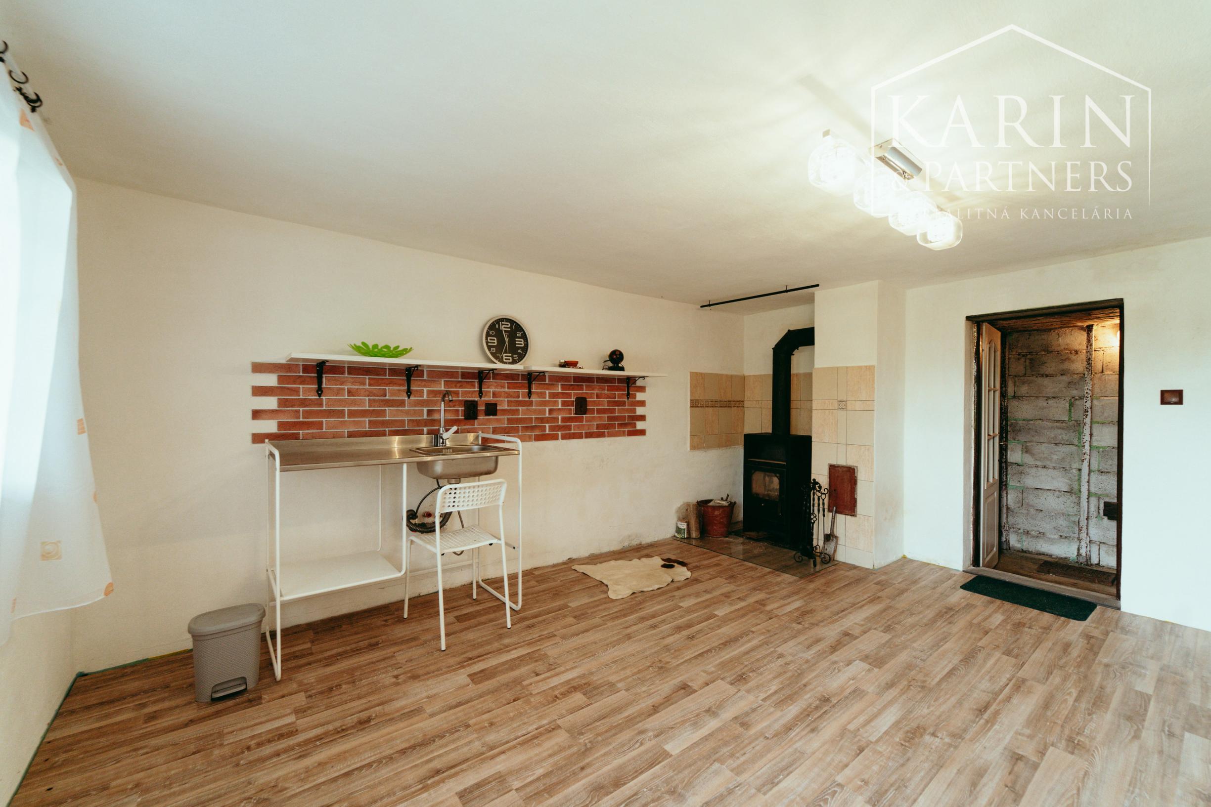 ZARIADENÁ MUROVANÁ CHATA S VÝHĽADOM – OSUSKÉ