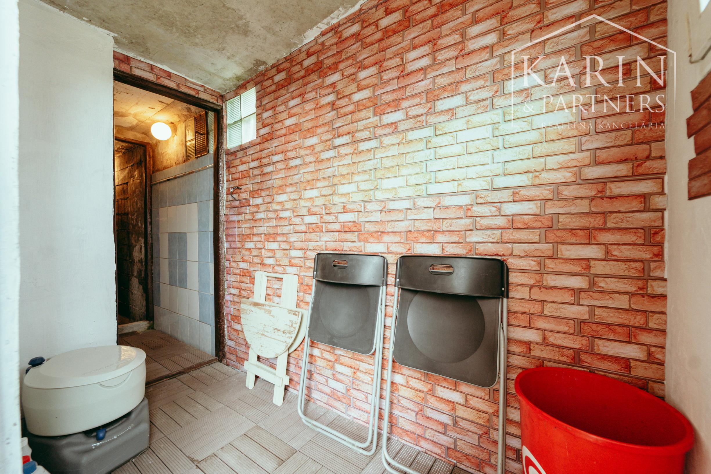 ZARIADENÁ MUROVANÁ CHATA S VÝHĽADOM – OSUSKÉ