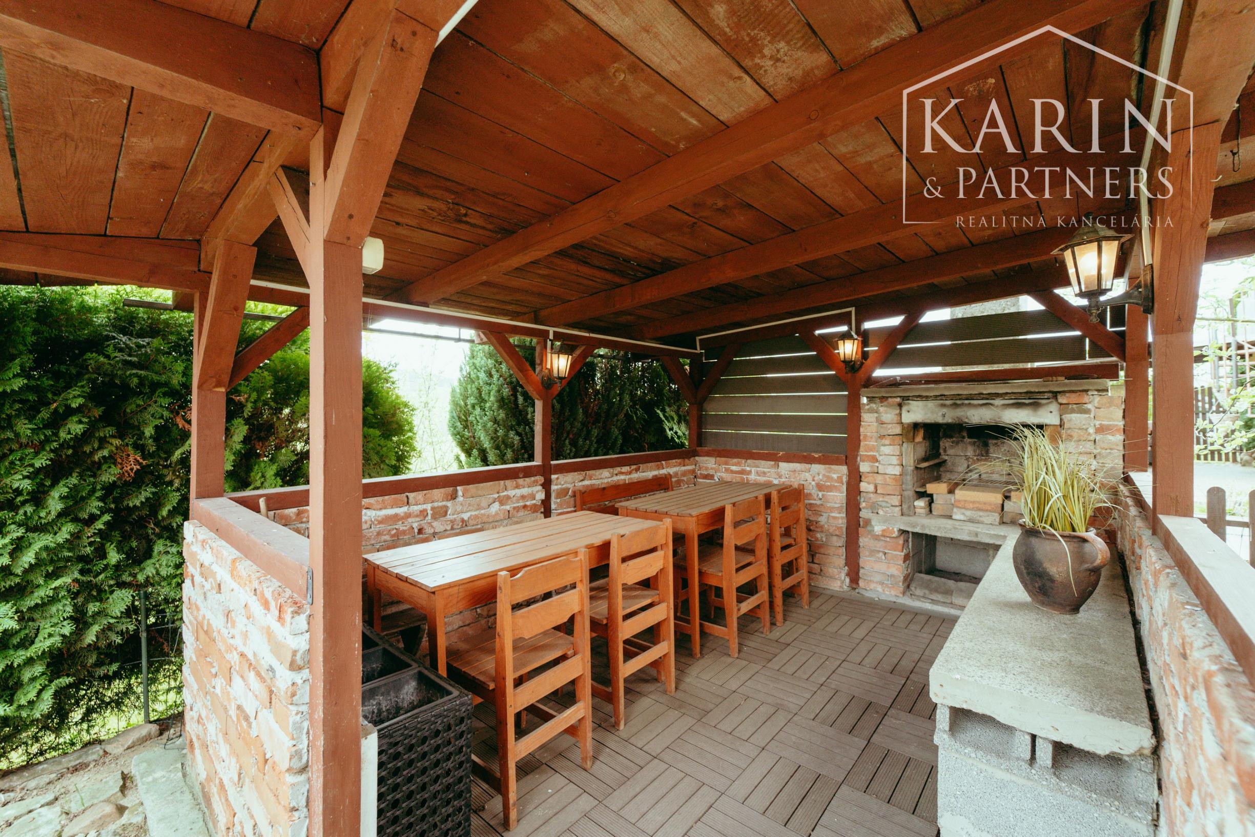 ZARIADENÁ MUROVANÁ CHATA S VÝHĽADOM – OSUSKÉ