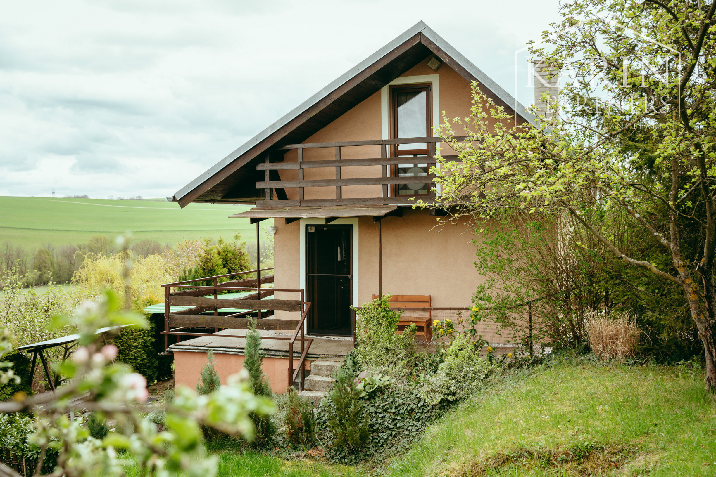 ZARIADENÁ MUROVANÁ CHATA S VÝHĽADOM – OSUSKÉ