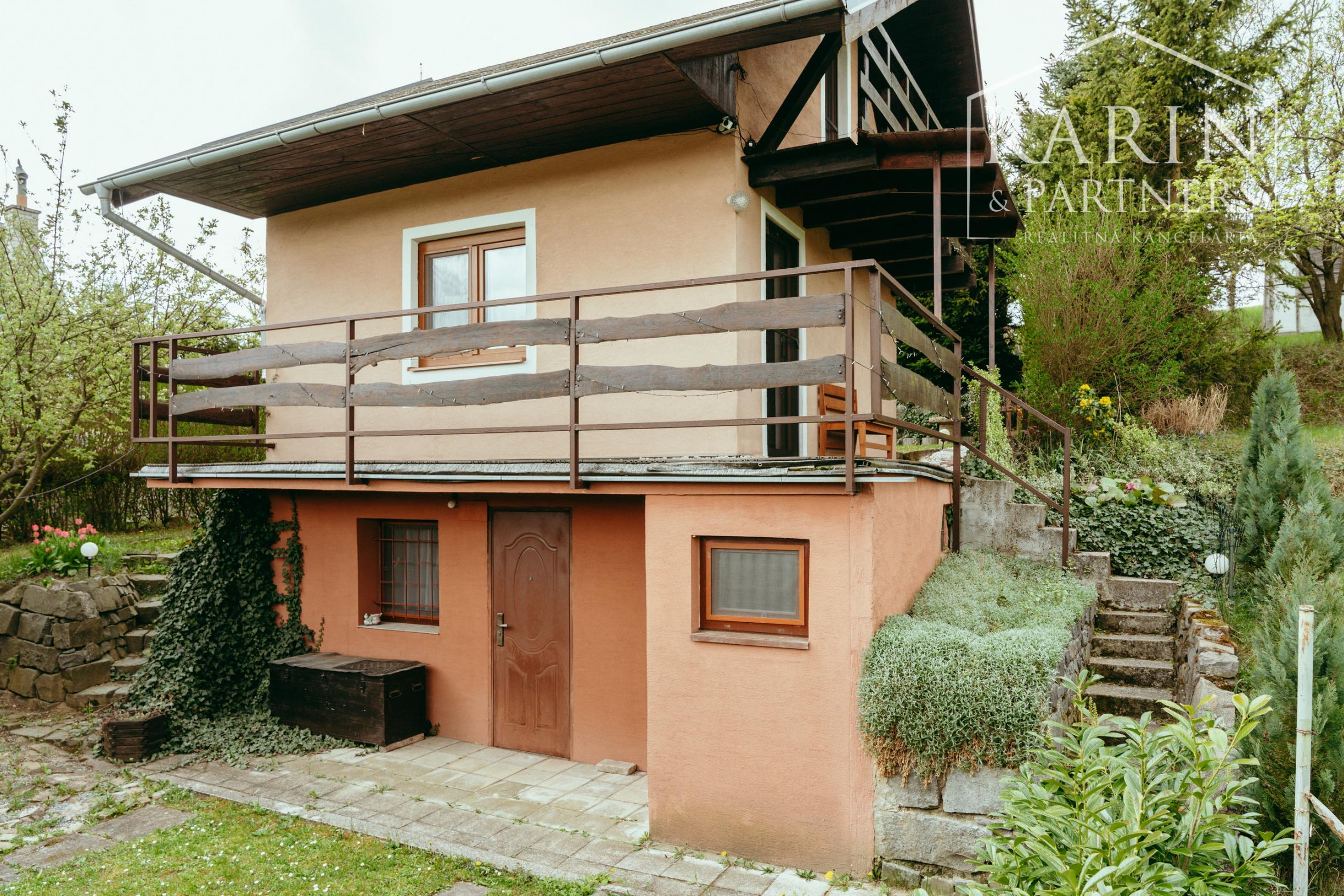 ZARIADENÁ MUROVANÁ CHATA S VÝHĽADOM – OSUSKÉ