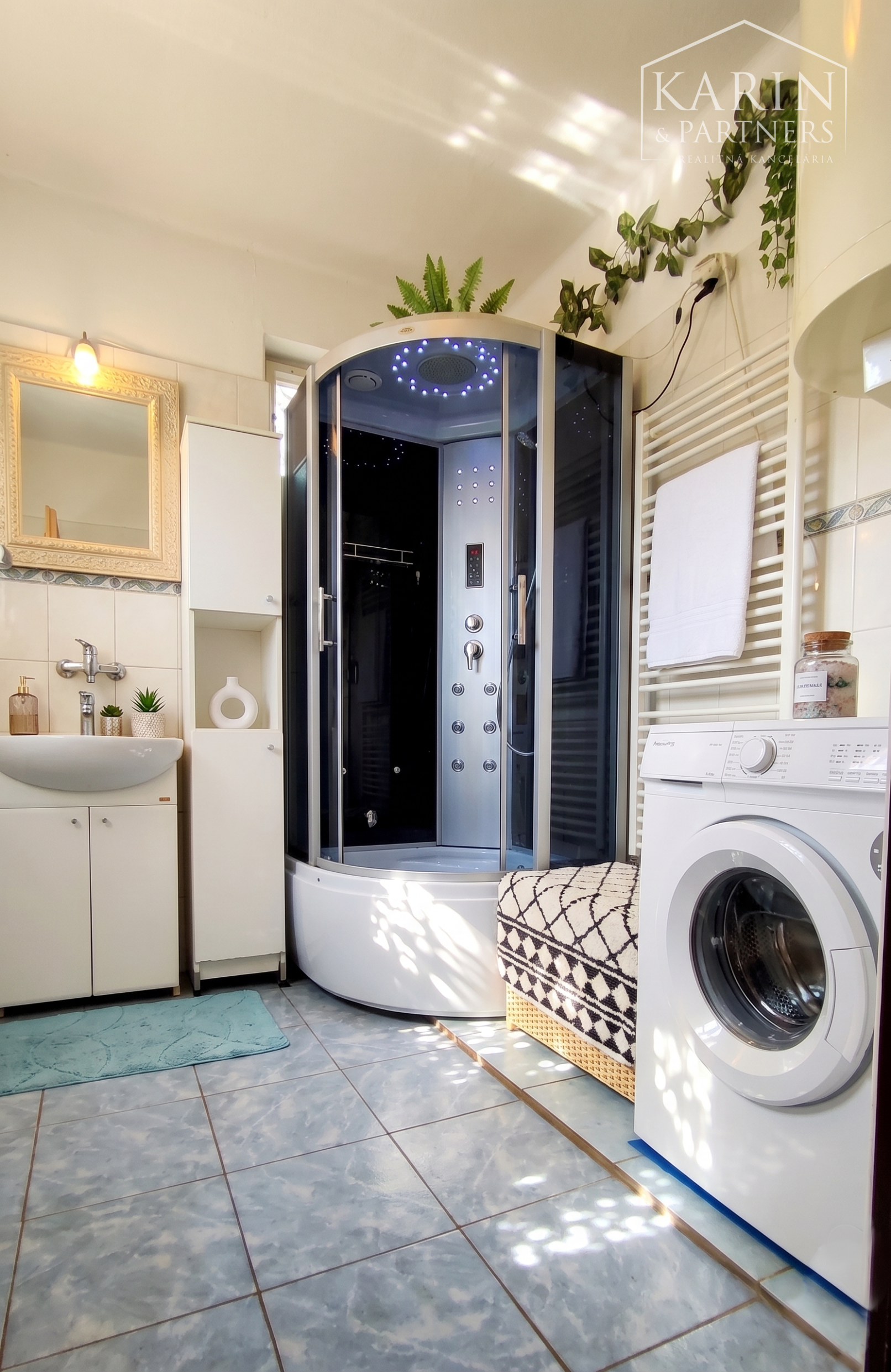 EXKLUZÍVNE na PREDAJ: Rodinný dom 4izbový s garážou, Palárikovo