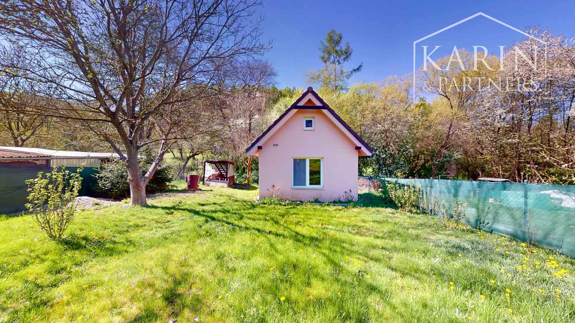 Čarovná murovaná chata s krásnym výhľadom a veľkým slnečným pozemkom – Ladomerská Vieska na predaj