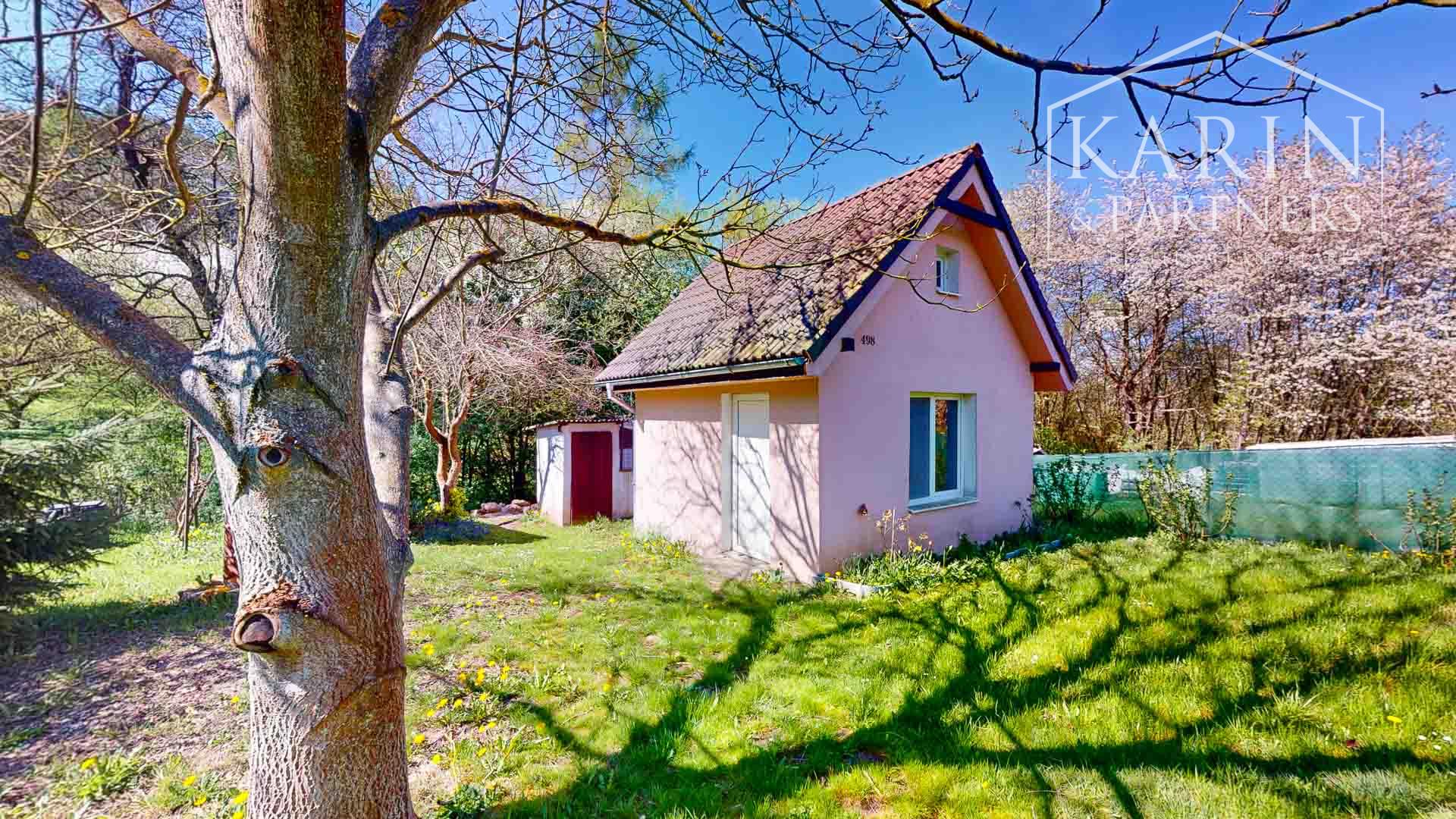 Čarovná murovaná chata s krásnym výhľadom a veľkým slnečným pozemkom – Ladomerská Vieska na predaj